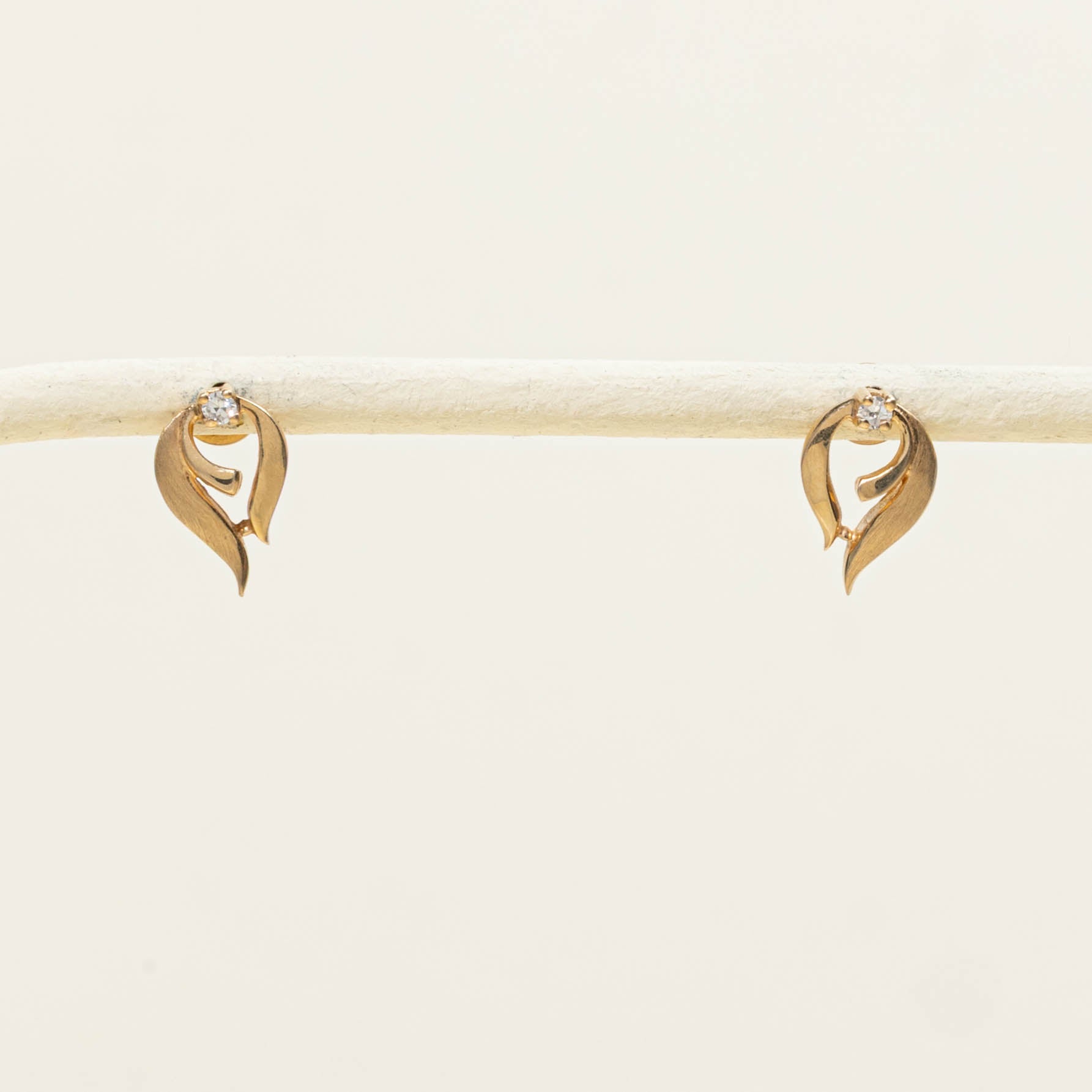 14k Round Brilliant Cut Diamond Abstract Stud Earrings