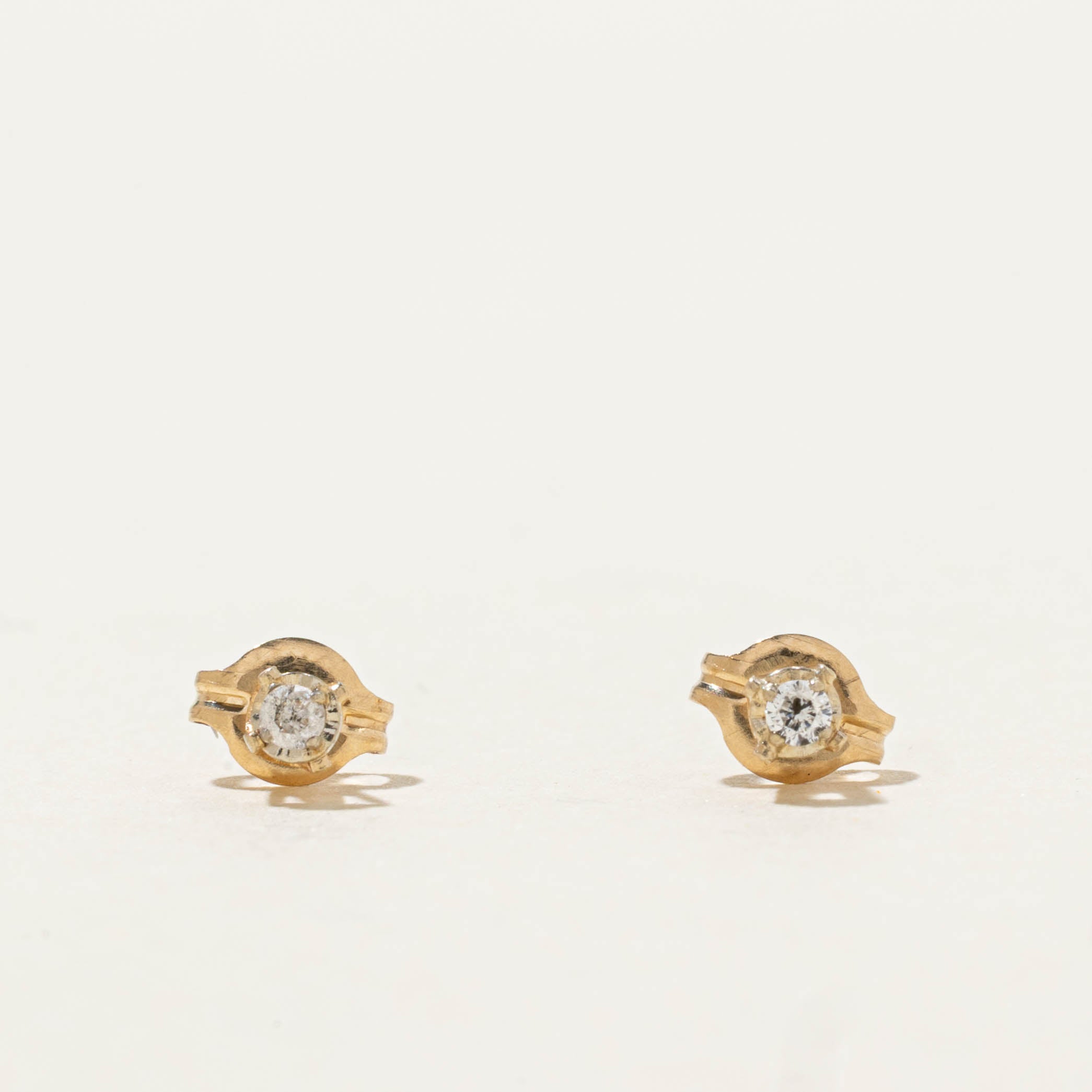 10k Round Brilliant Cut Diamond Stud Earrings