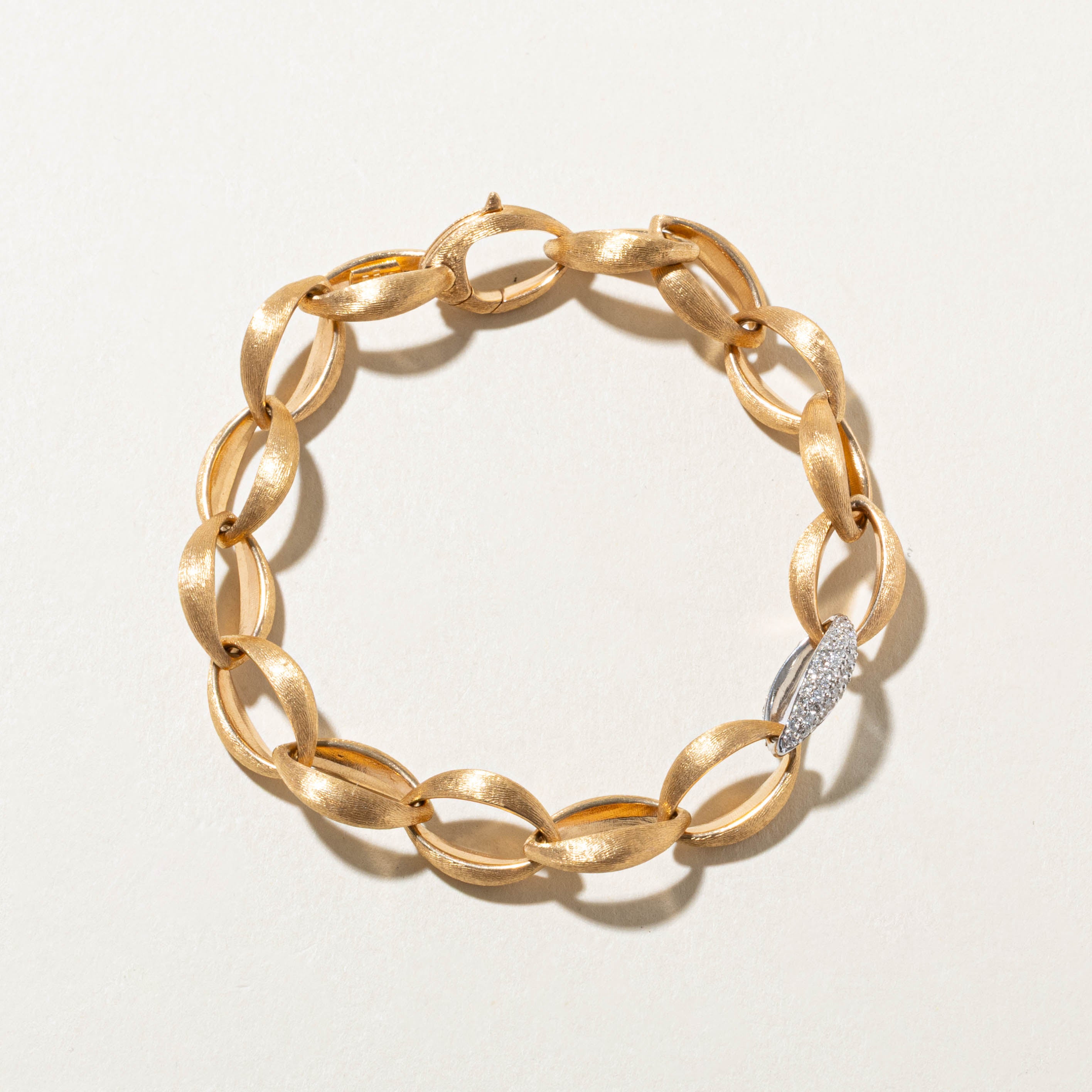 18k Diamond Textured Oval Bracelet | 0.16ctw | 7"