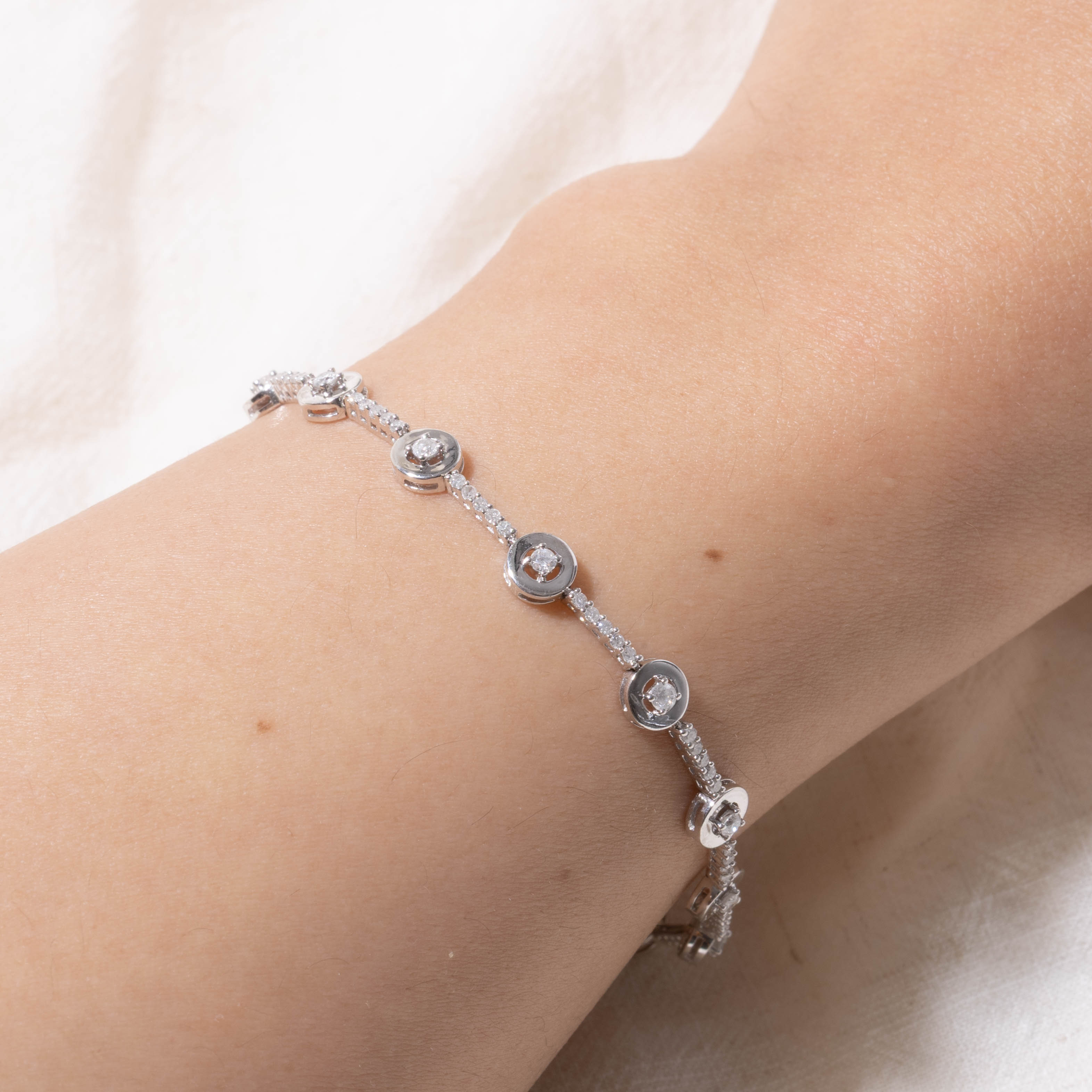 10k Bezel Set Diamond Satellite Bracelet | 0.77ctw | 7"
