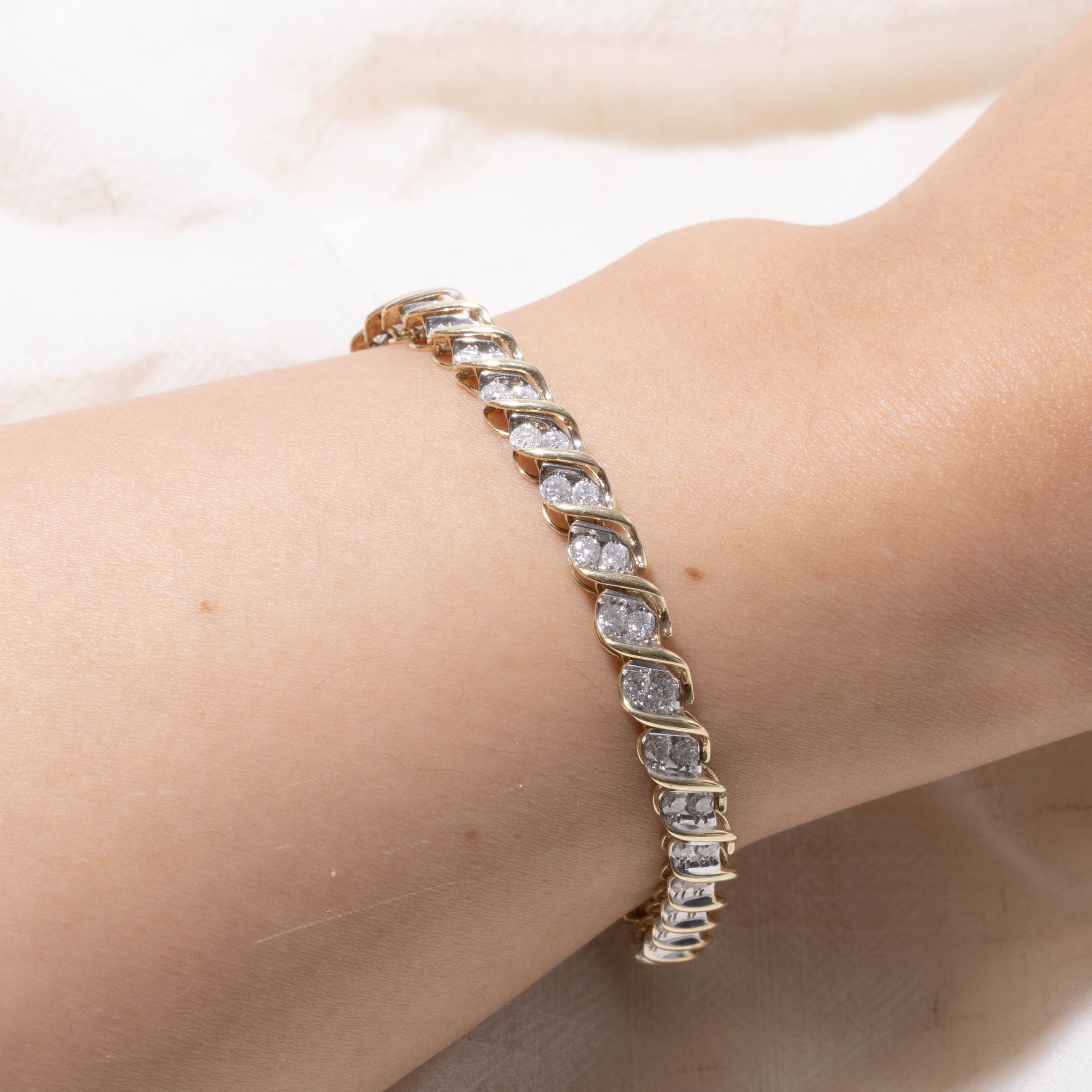 10k Diamond Wavy Tennis Bracelet | 2.00ctw | 7.5"