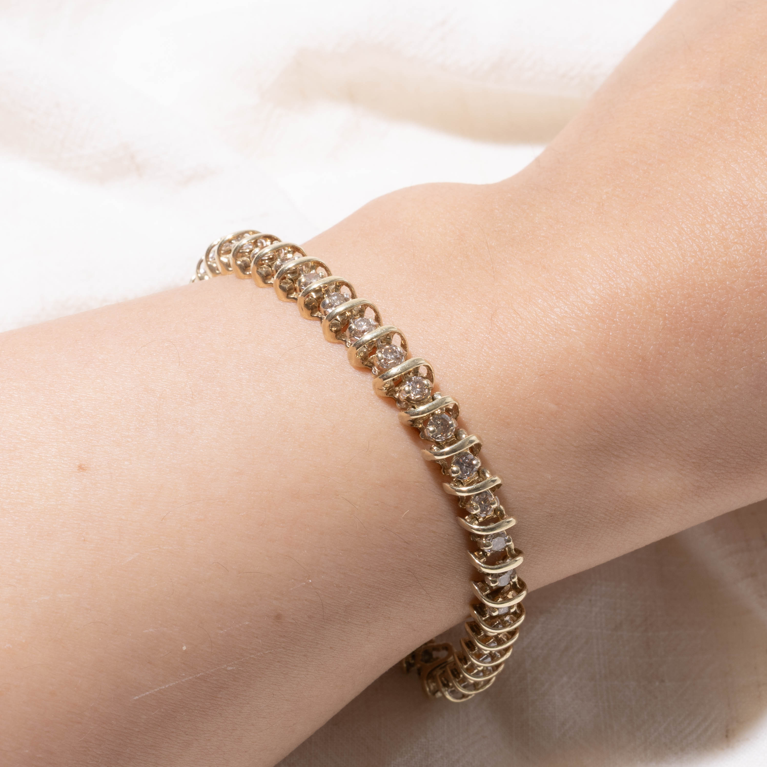 10k Diamond Wavy Tennis Bracelet | 2.00ctw | 7.5"