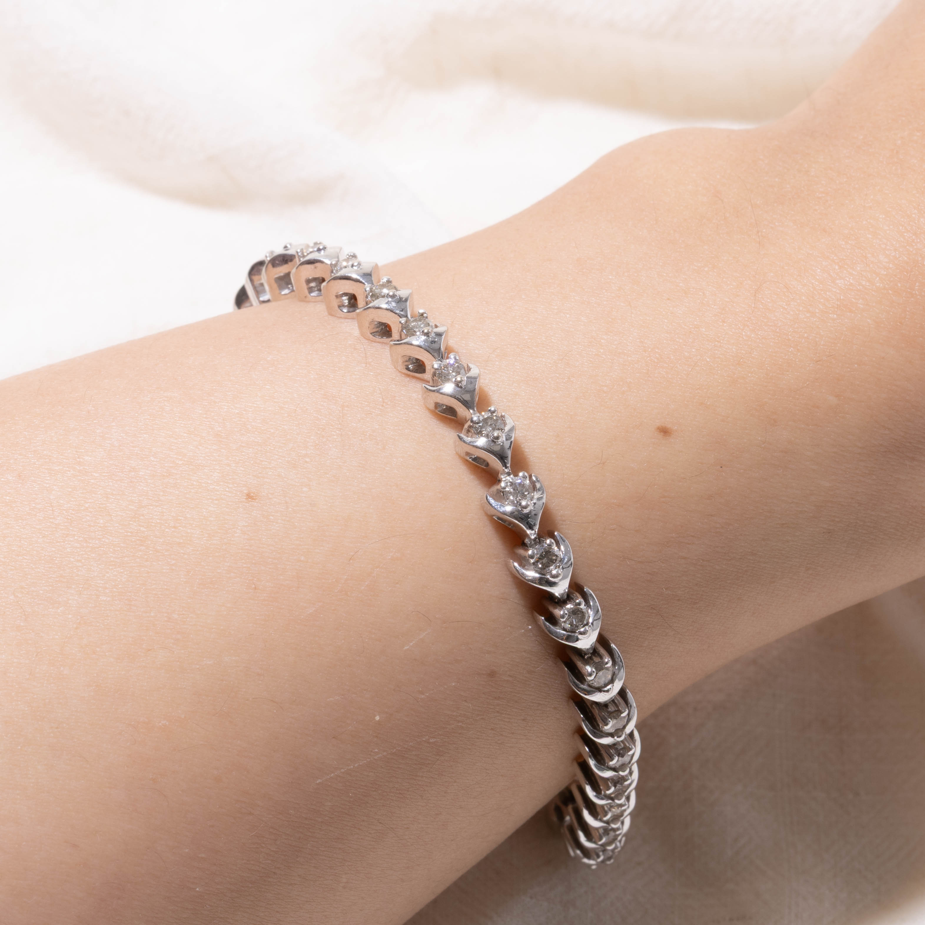 14k Diamond Flower Tennis Bracelet | 1.92ctw | 7"