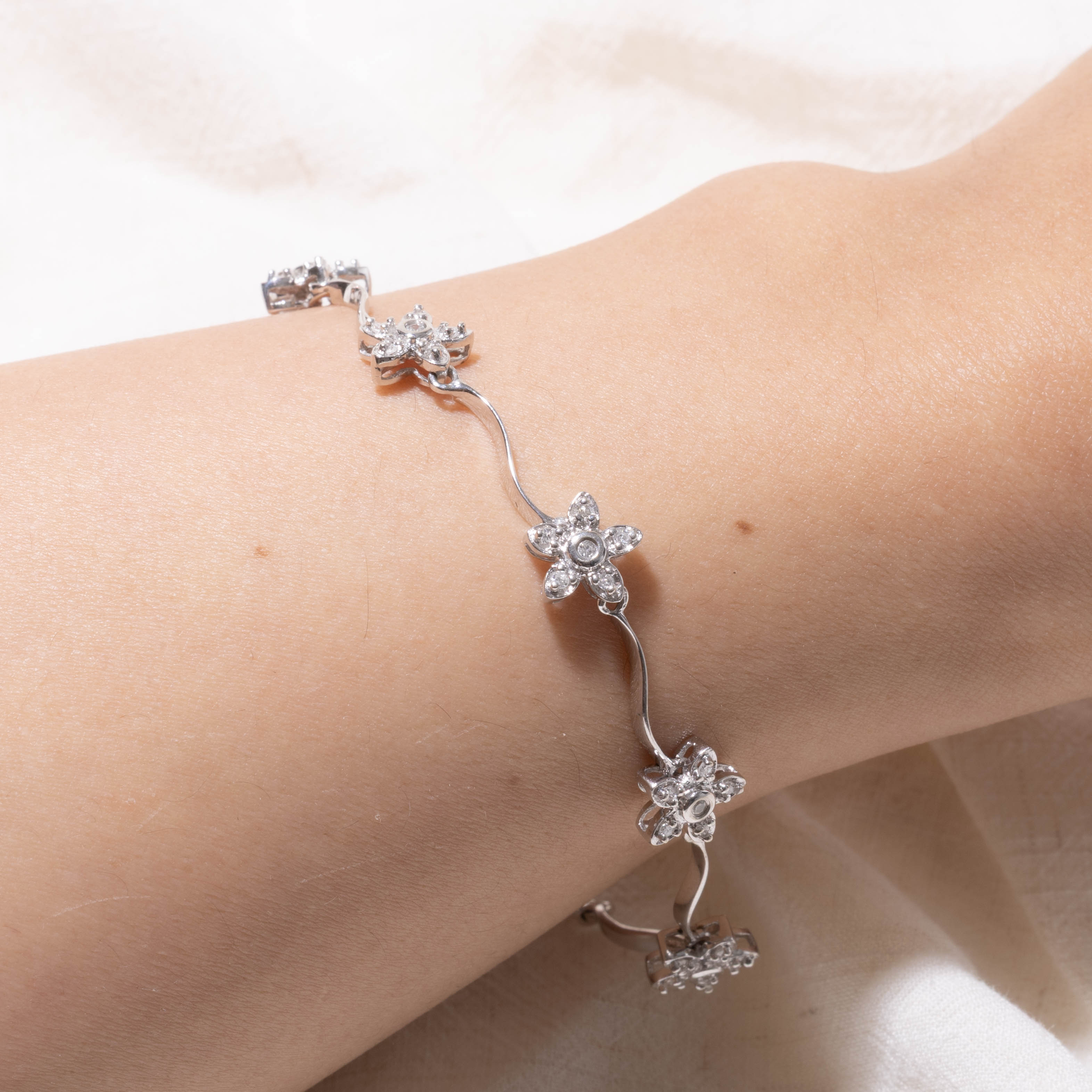 14k Diamond Flower Cluster Bracelet | 0.24ctw | 7.5"