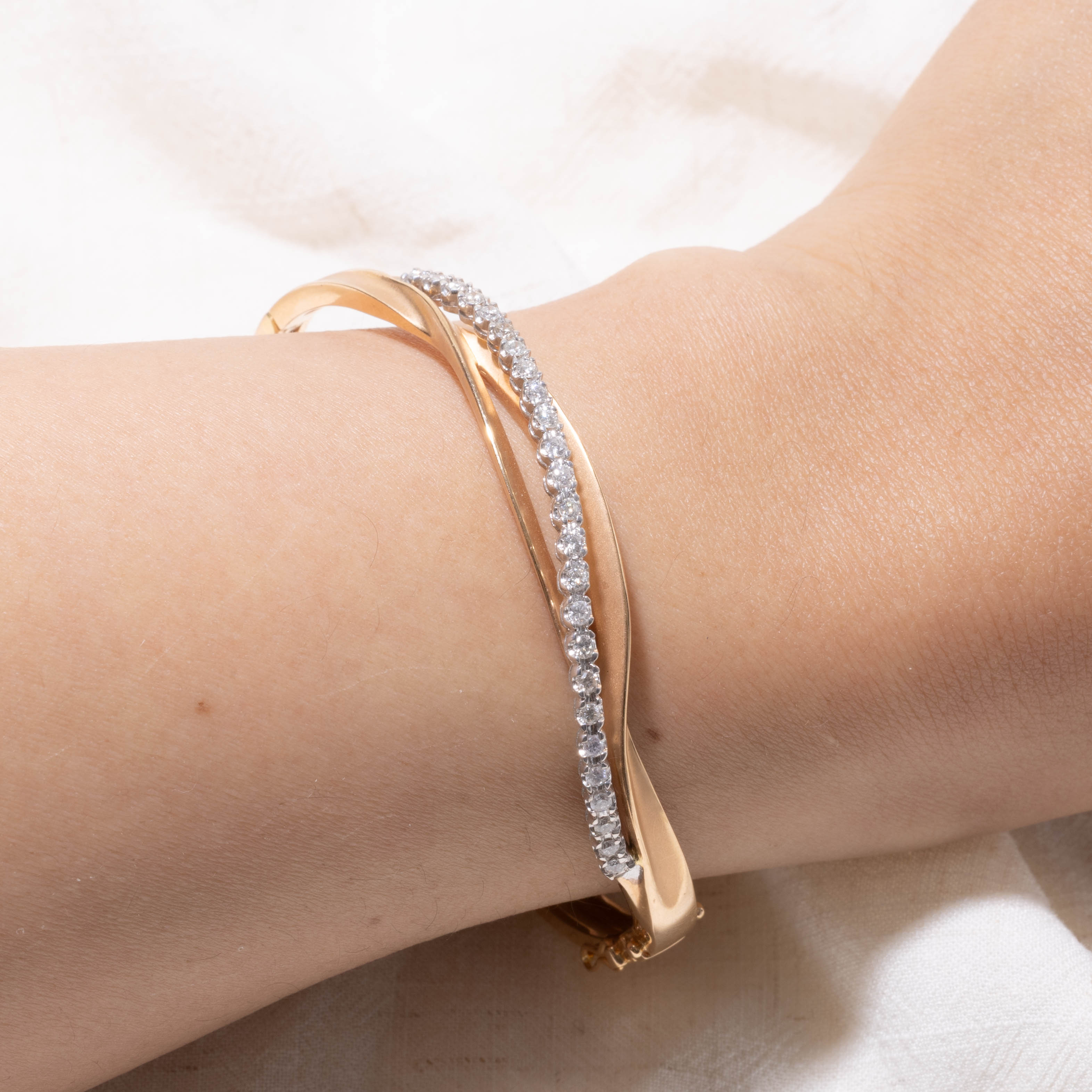 18k Diamond Crossover Bangle | 0.51ctw | 6"