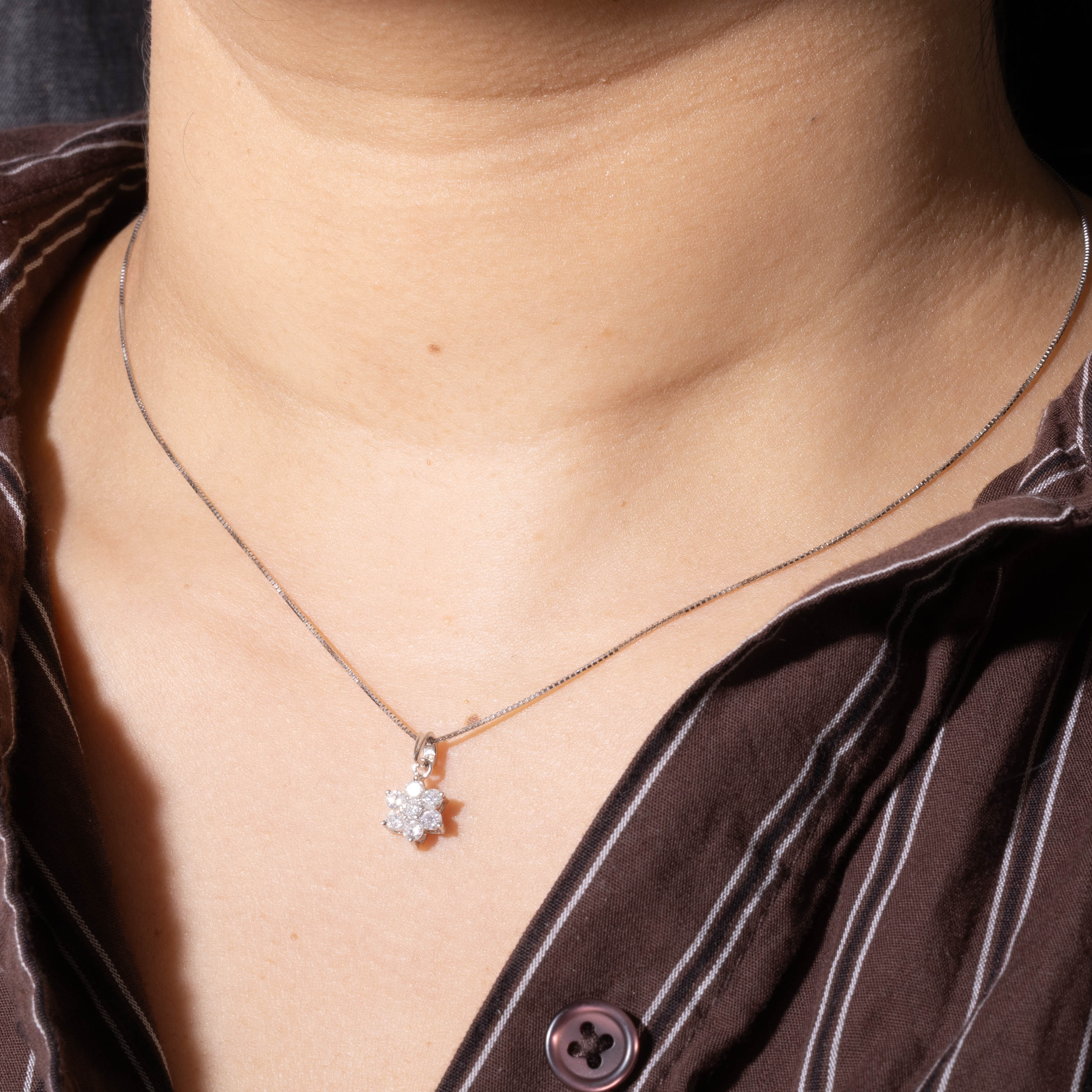 18k Diamond Daisy Cluster Pendant Necklace | 0.40ctw | 16"