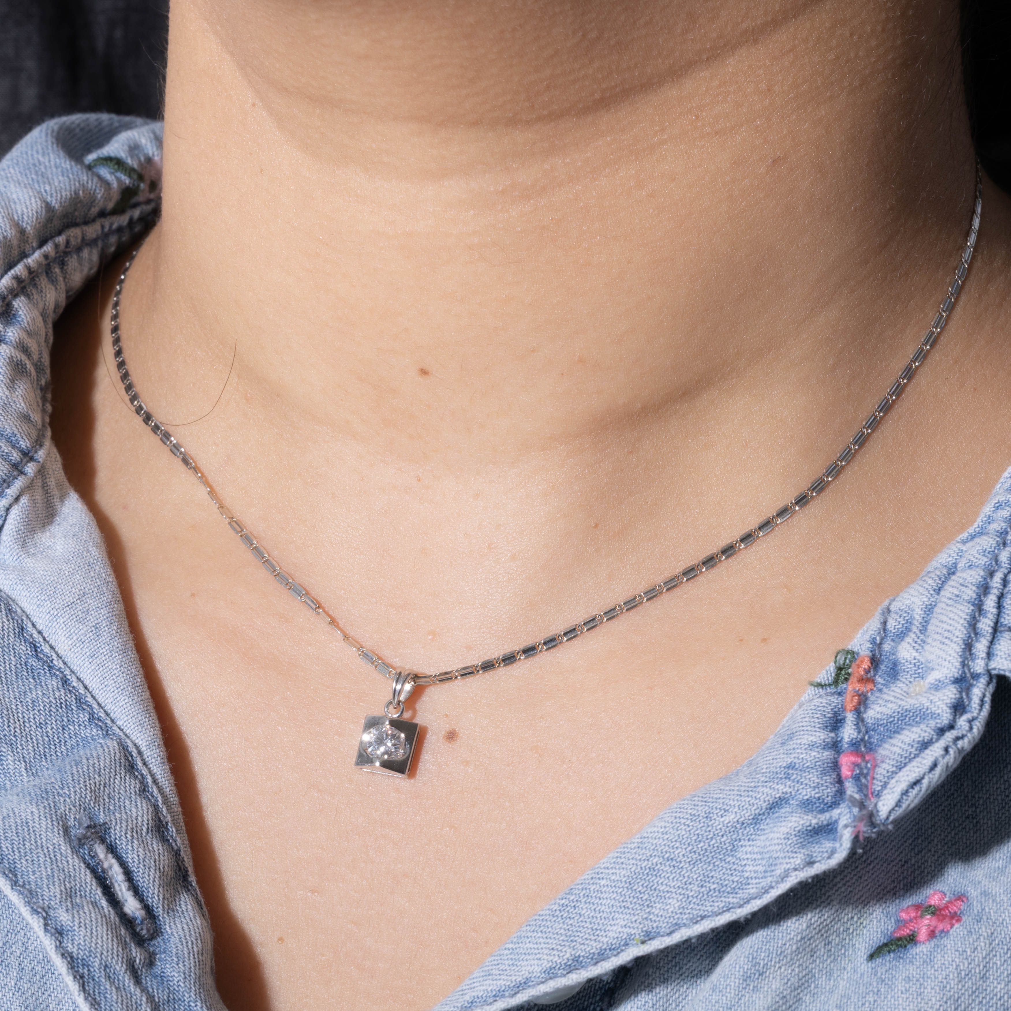 18k Diamond Geometric Pendant Necklace | 0.35ct SI2 G/H | 15"