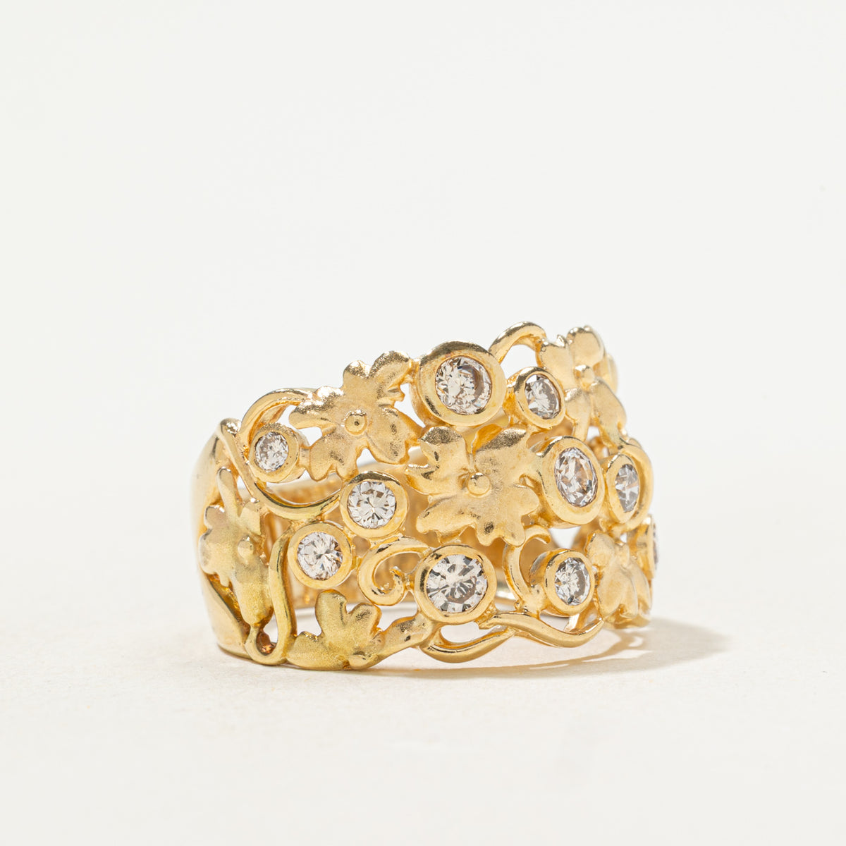 18k Scattered Diamond Openwork Floral Band | 0.45ctw | 14.50mm | SZ 6