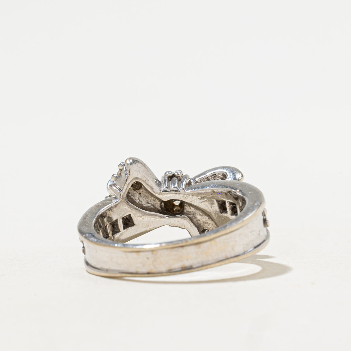 18k Diamond Accented Grooved Bow Ring | 0.42ctw | SZ 4.75