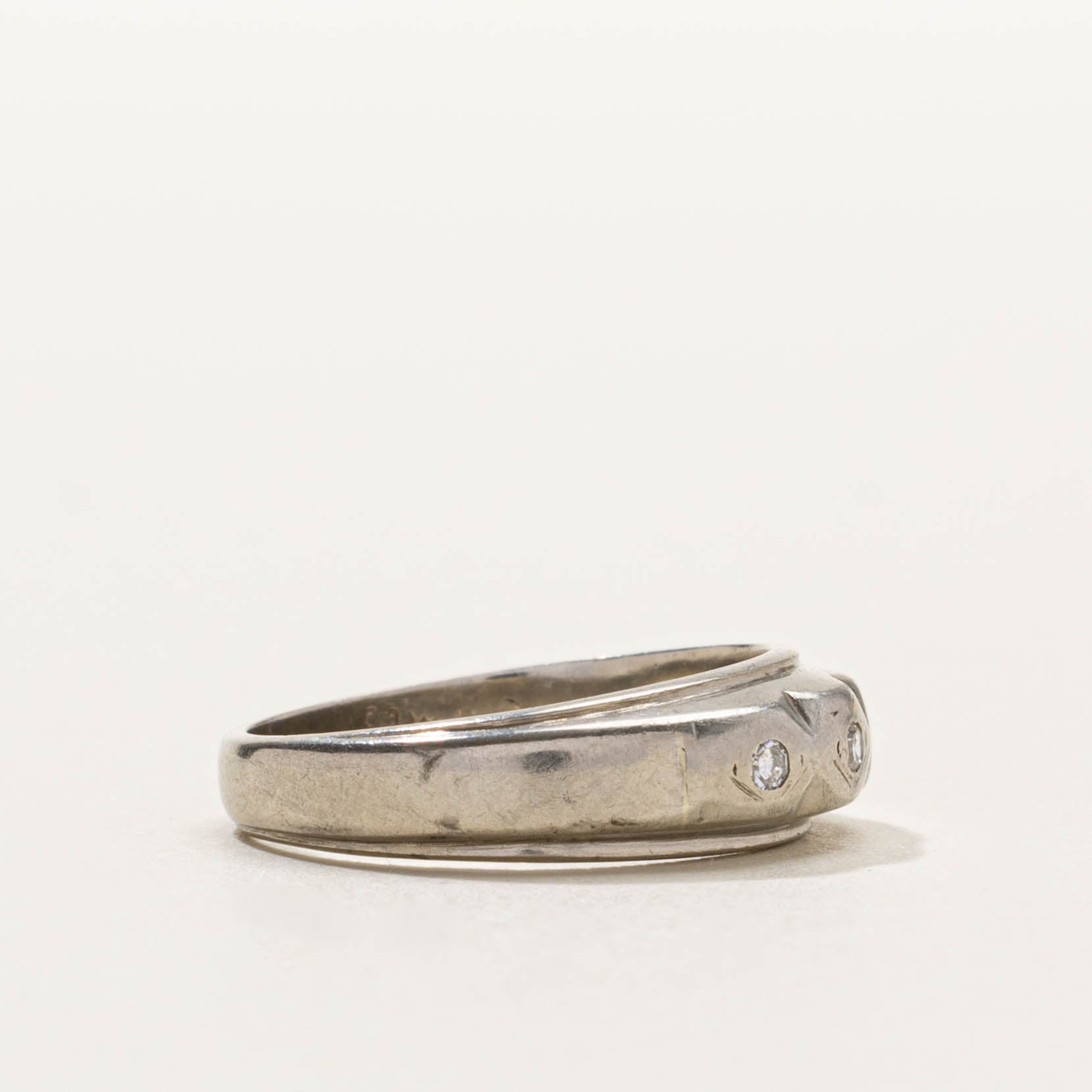 10k Three Stone Diamond Grooved Dome | SZ 5