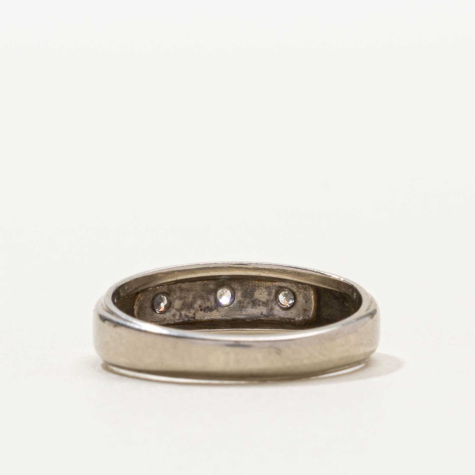 10k Three Stone Diamond Grooved Dome | SZ 5