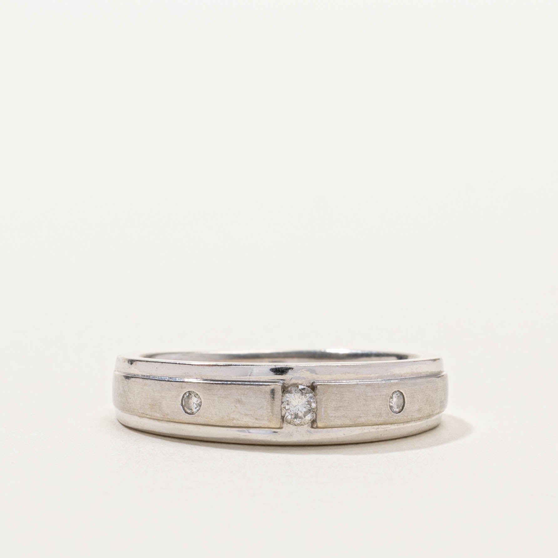 10k White Gold Flush Set Diamond Ring | SZ 8.25