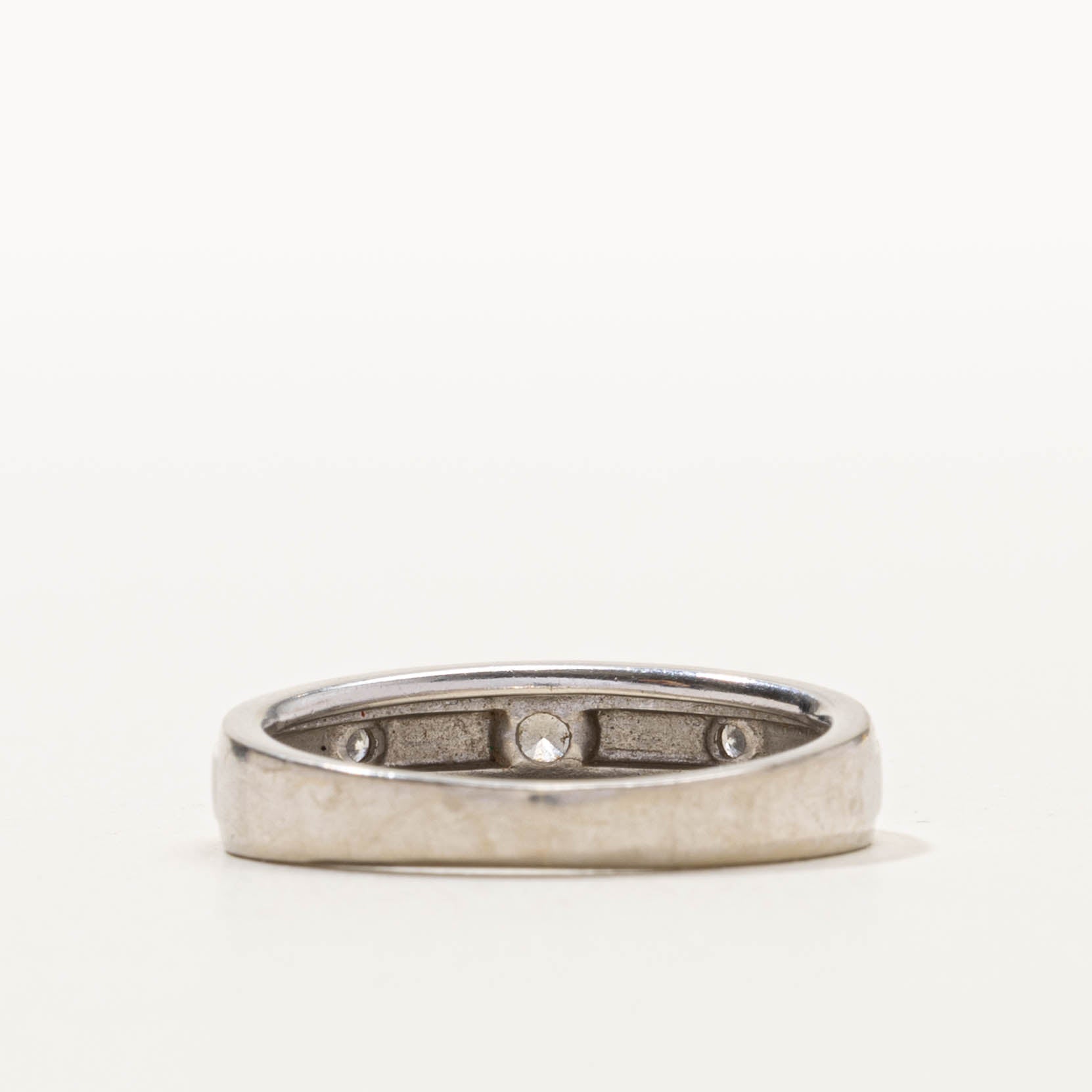 10k White Gold Flush Set Diamond Ring | SZ 8.25