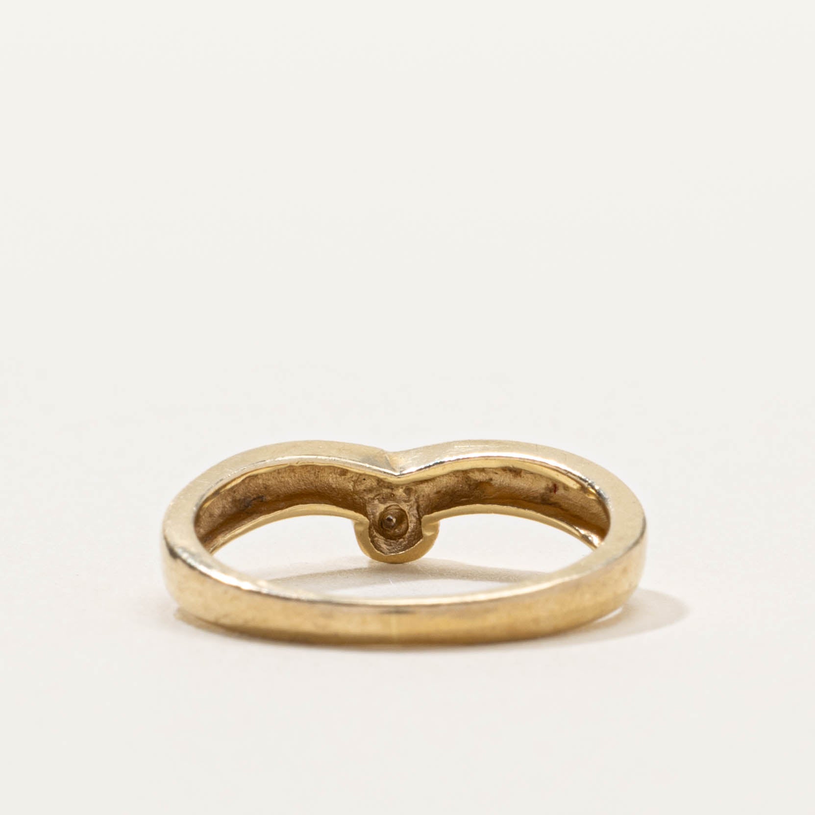 10k Bezel Set Diamond Chevron Ring | SZ 4.5