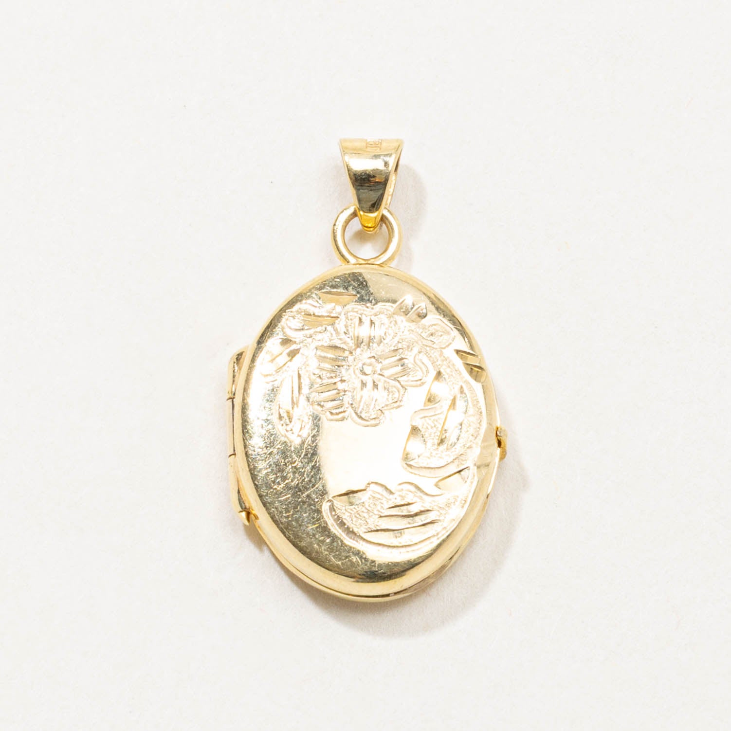 10k Floral Engraved Oval Locket