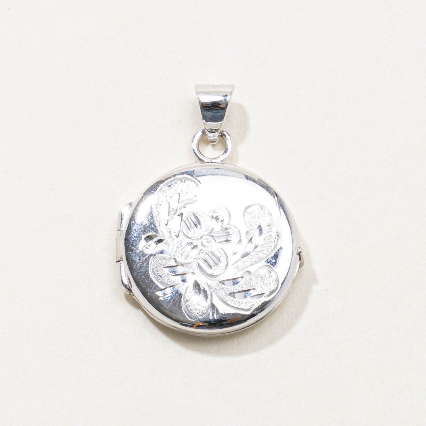 10k White Gold Floral Engraved Locket