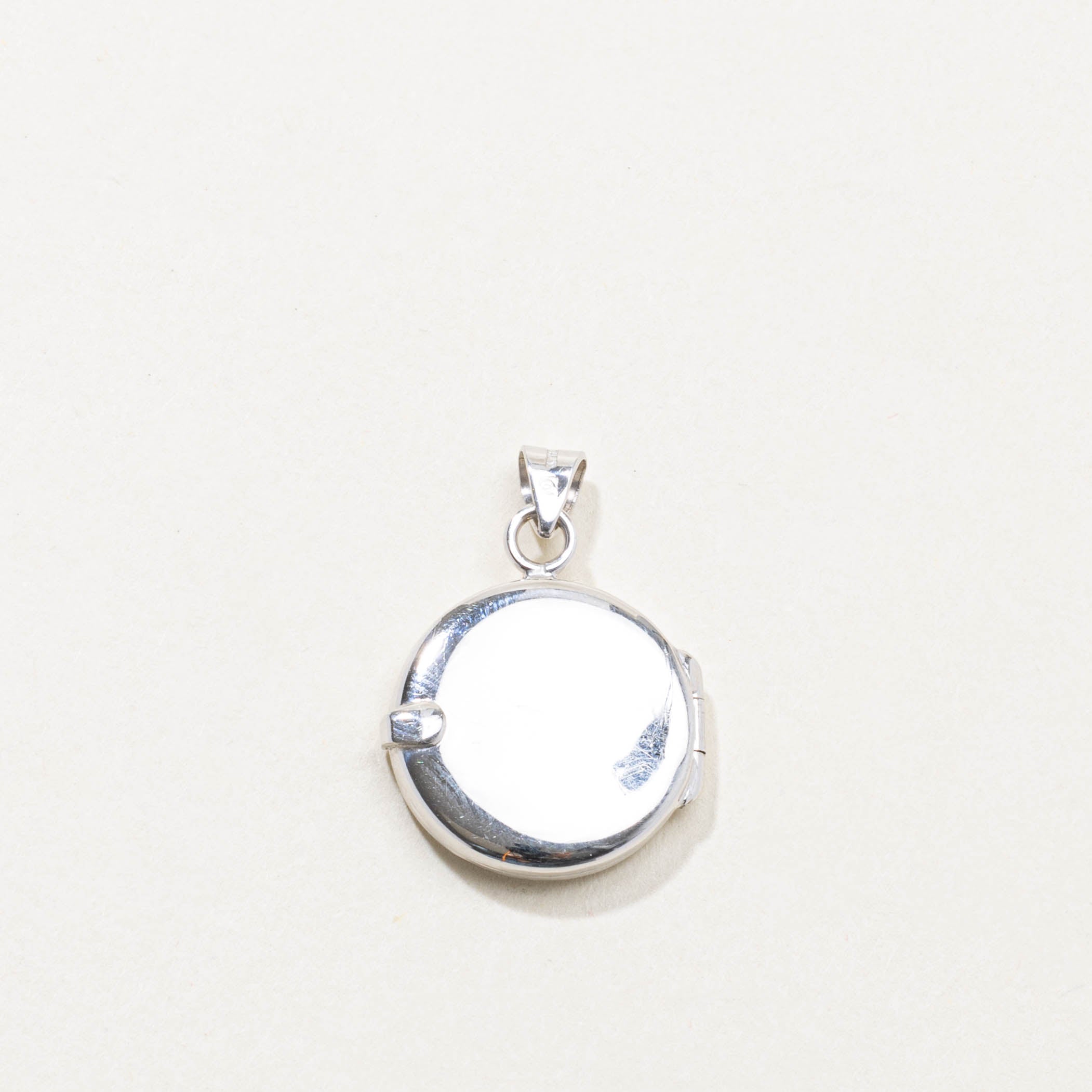 10k White Gold Floral Engraved Locket