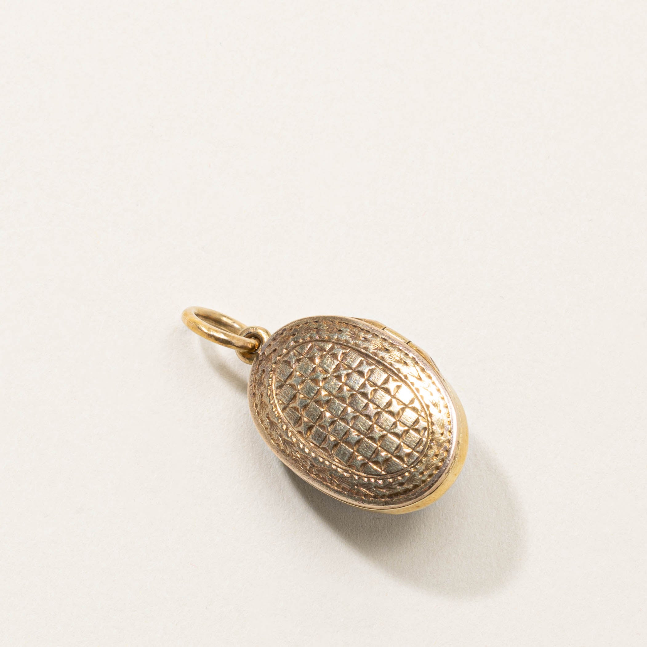 14k Onyx, Pearl & Diamond Star Embossed Locket | 15.00ct, 0.04ctw
