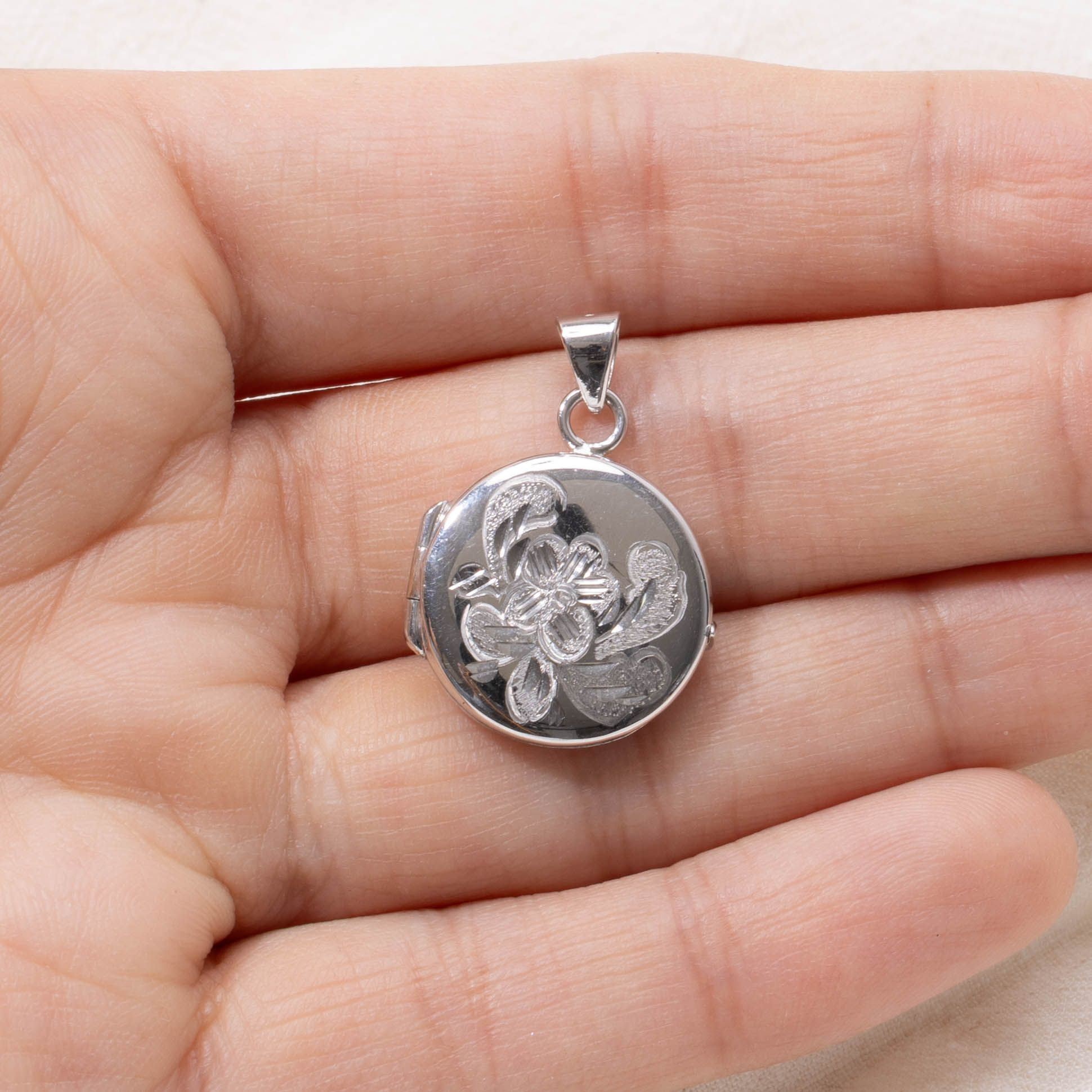 10k White Gold Floral Engraved Locket
