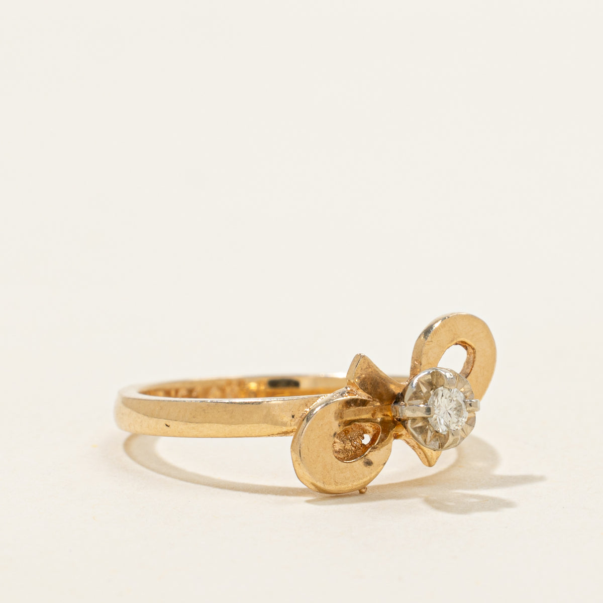 14k Illusion Set Diamond Bow Ring | SZ 5.5