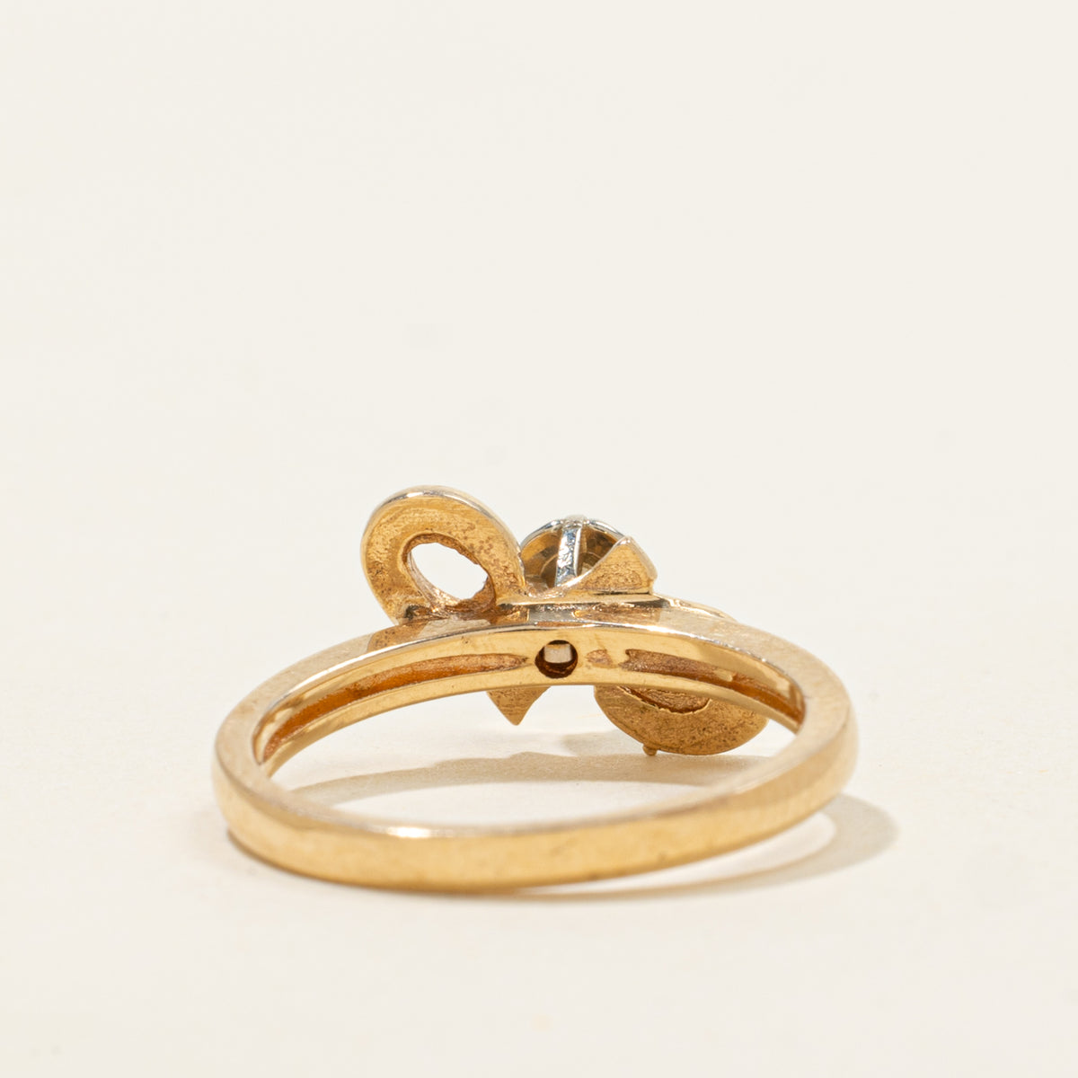 14k Illusion Set Diamond Bow Ring | SZ 5.5