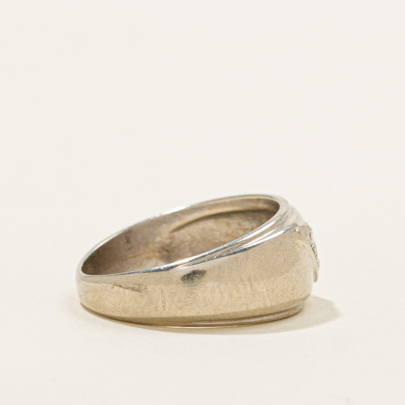 14k Diagonal Diamond Grooved Band | 8.65mm | SZ 5.75