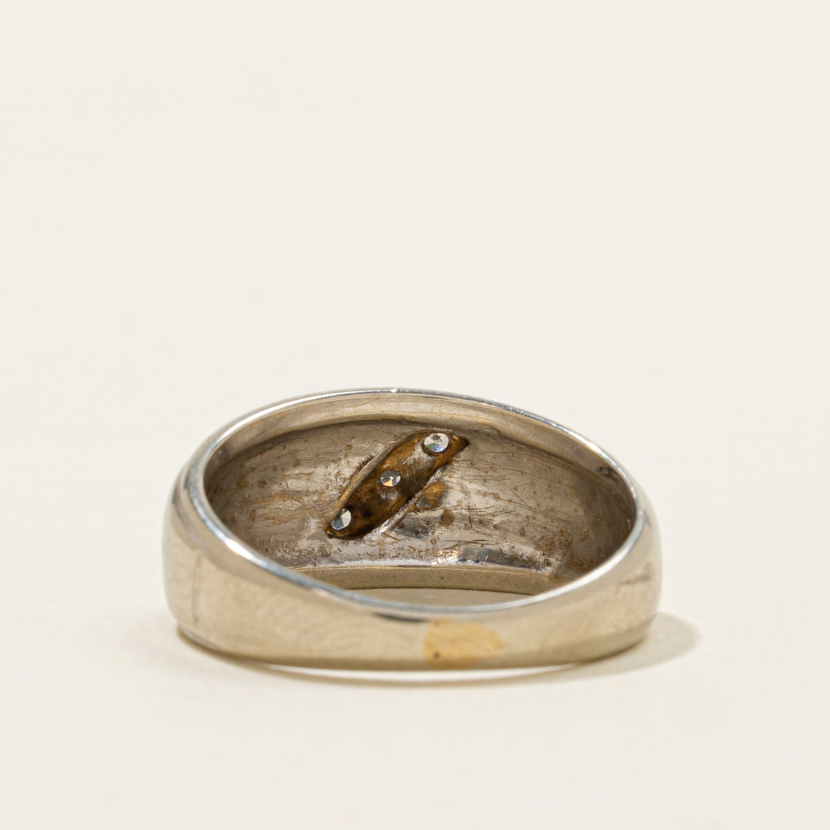 14k Diagonal Diamond Grooved Band | 8.65mm | SZ 5.75