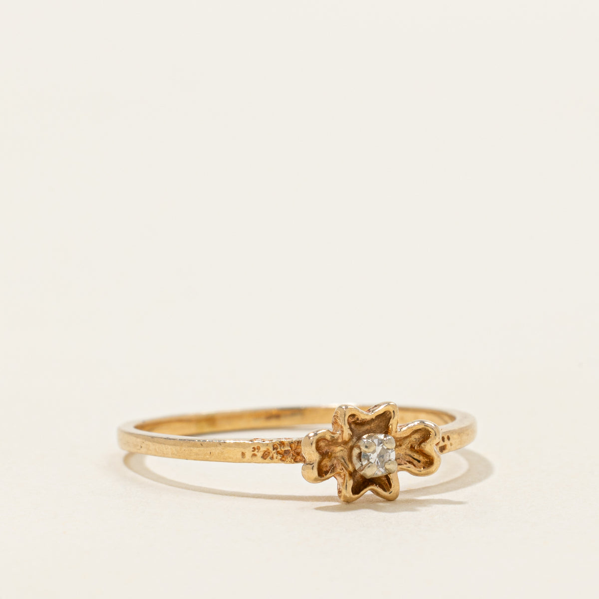 14k Diamond Textured Petite Floral Ring | SZ 7.75