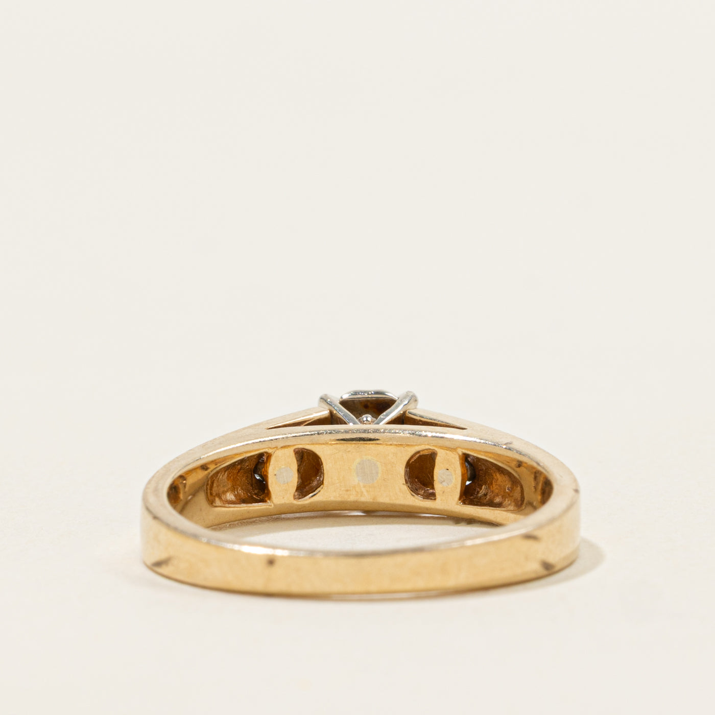 10k Illusion Set Diamond Heart Accented Ring | SZ 5.75