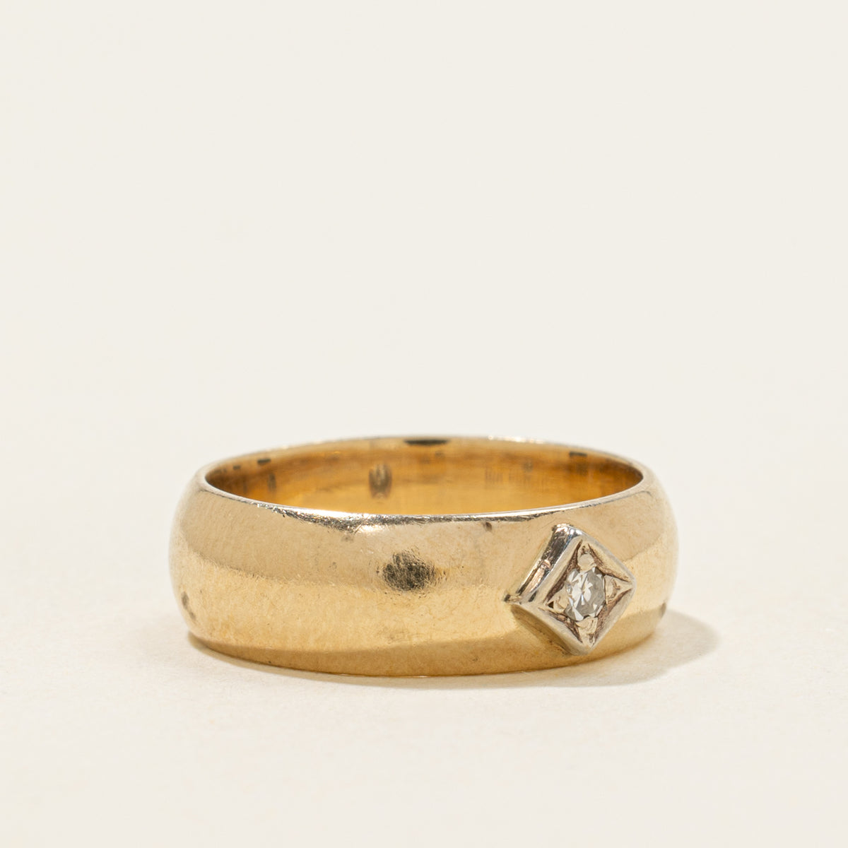 10k Illusion Set Diamond Band | 5.50mm | SZ 3.75