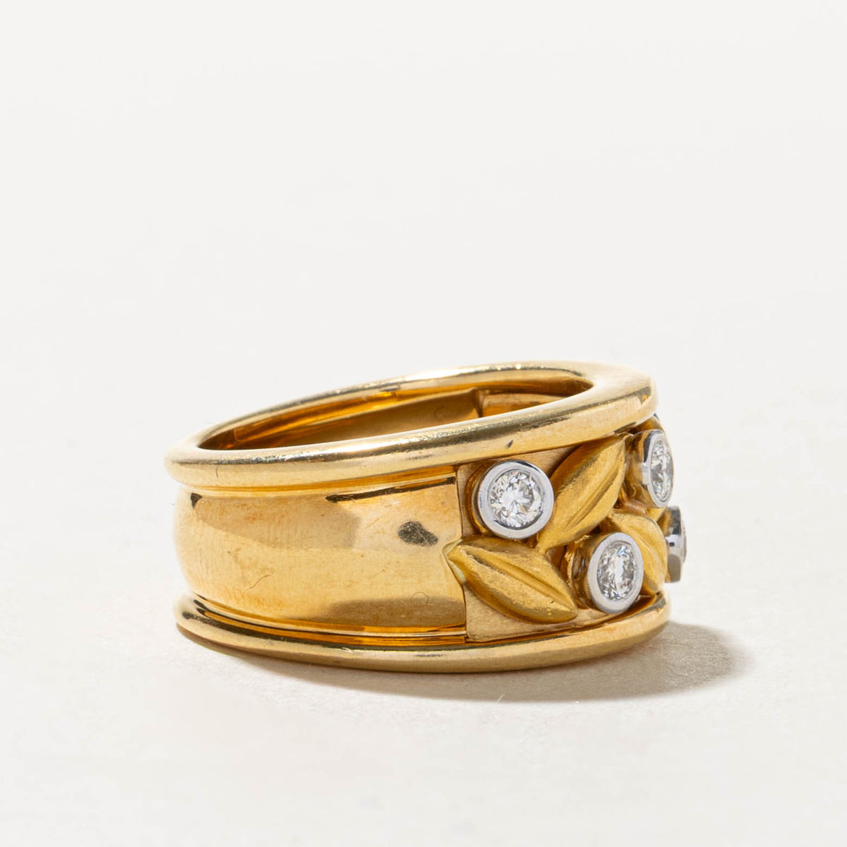 18k Scattered Diamond Matte Leafy Band | 0.30ctw | 11.20mm | SZ 6.5