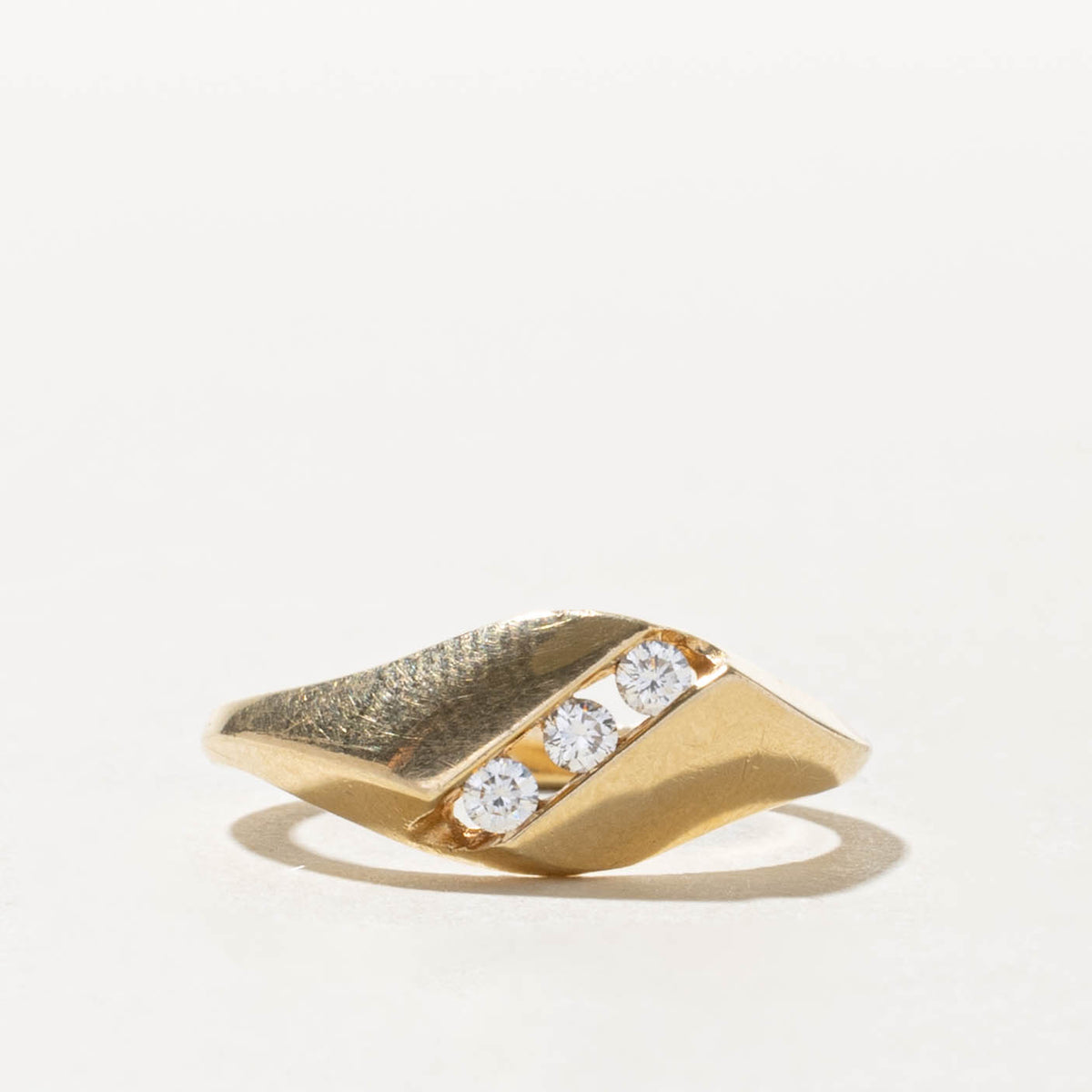 14k Diagonal Diamond Tapered Ring | 0.10ctw | SZ 6
