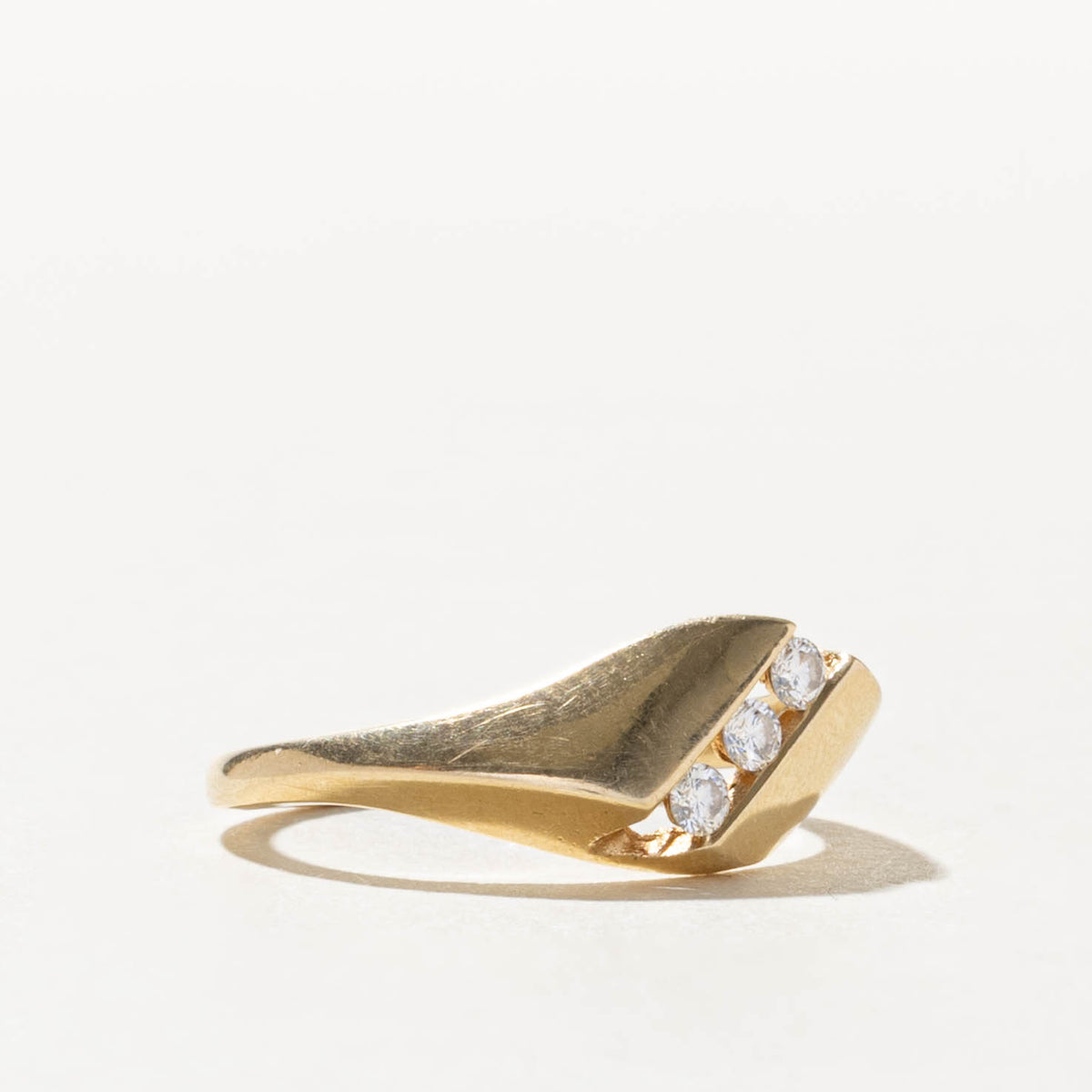 14k Diagonal Diamond Tapered Ring | 0.10ctw | SZ 6