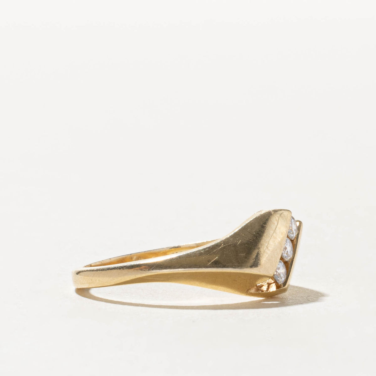 14k Diagonal Diamond Tapered Ring | 0.10ctw | SZ 6