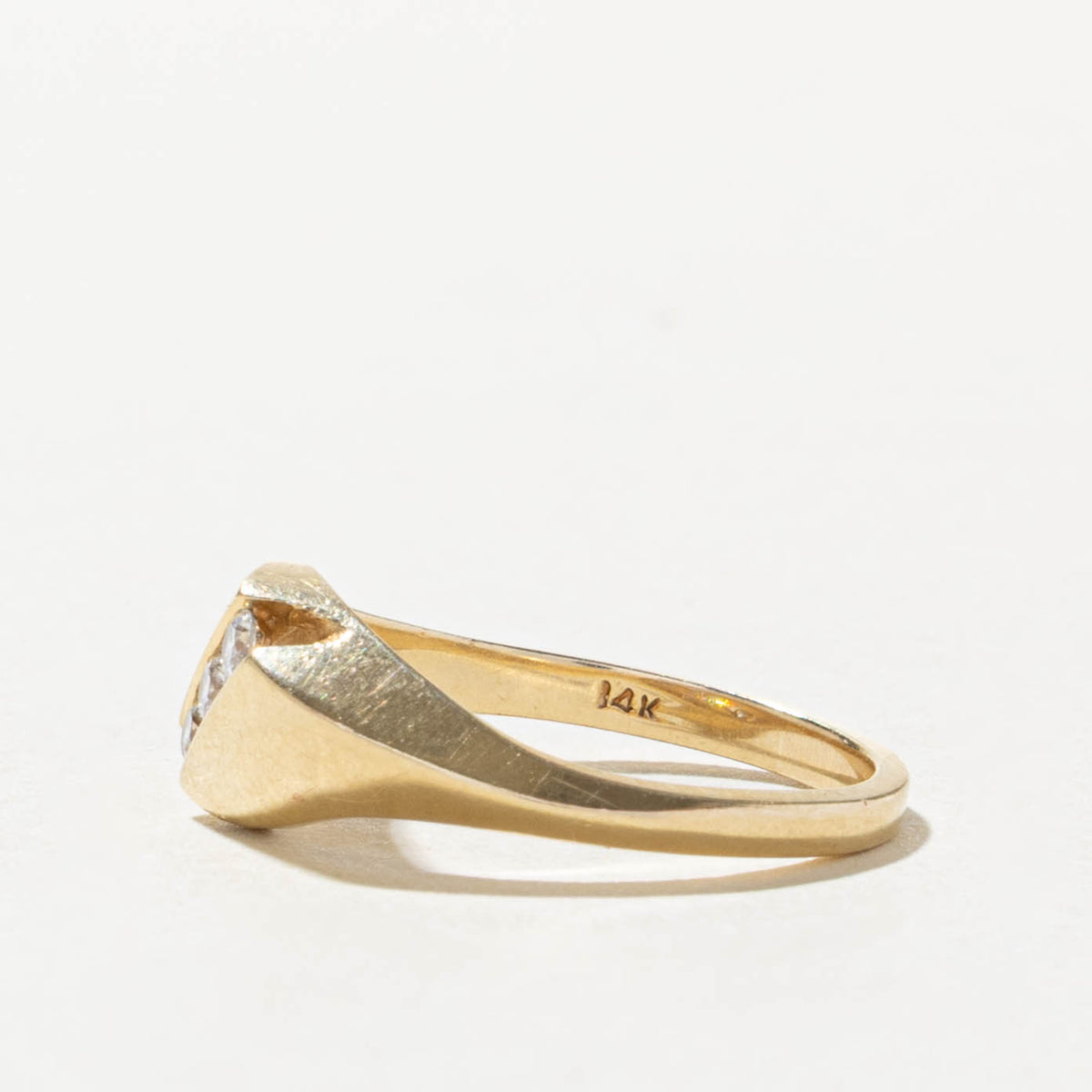 14k Diagonal Diamond Tapered Ring | 0.10ctw | SZ 6