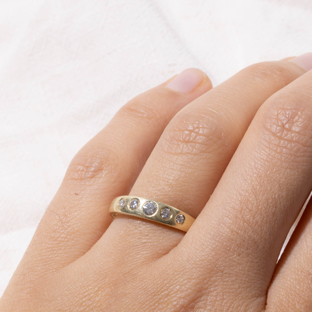 14k Flush Set Five Stone Diamond Band | 0.25ctw | 4.20mm | SZ 8