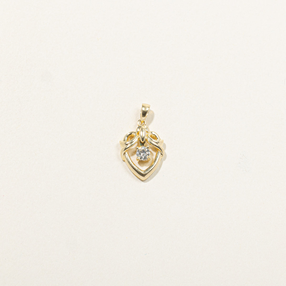 18k Solitaire Diamond Heart Pendant | 0.18ct