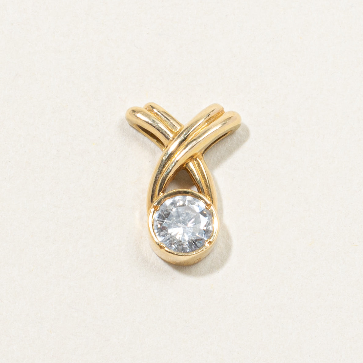 18k Solitaire Diamond Grooved Pendant | 0.45ct