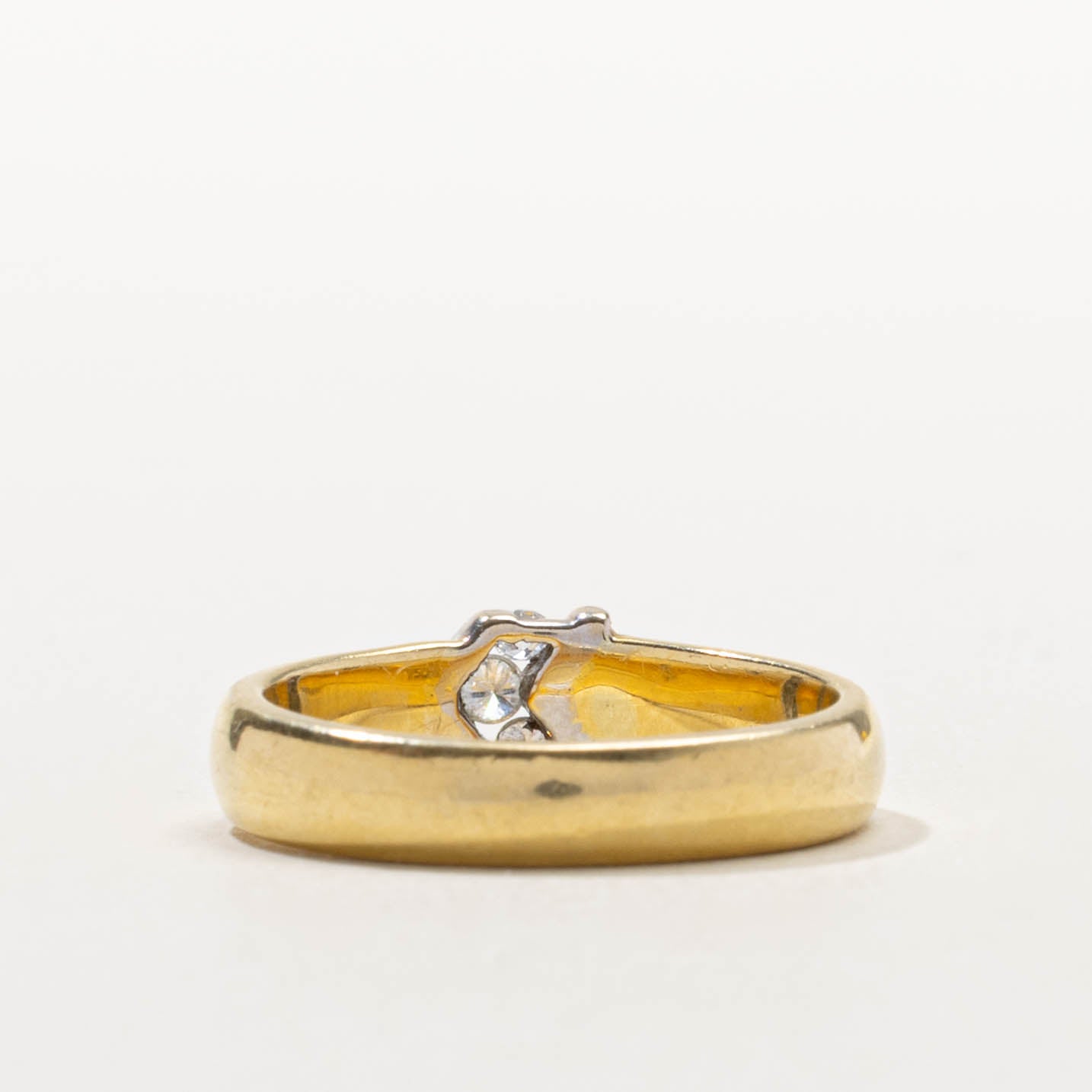 18k Three Stone Diamond Arrow Design Ring | SZ 7.25