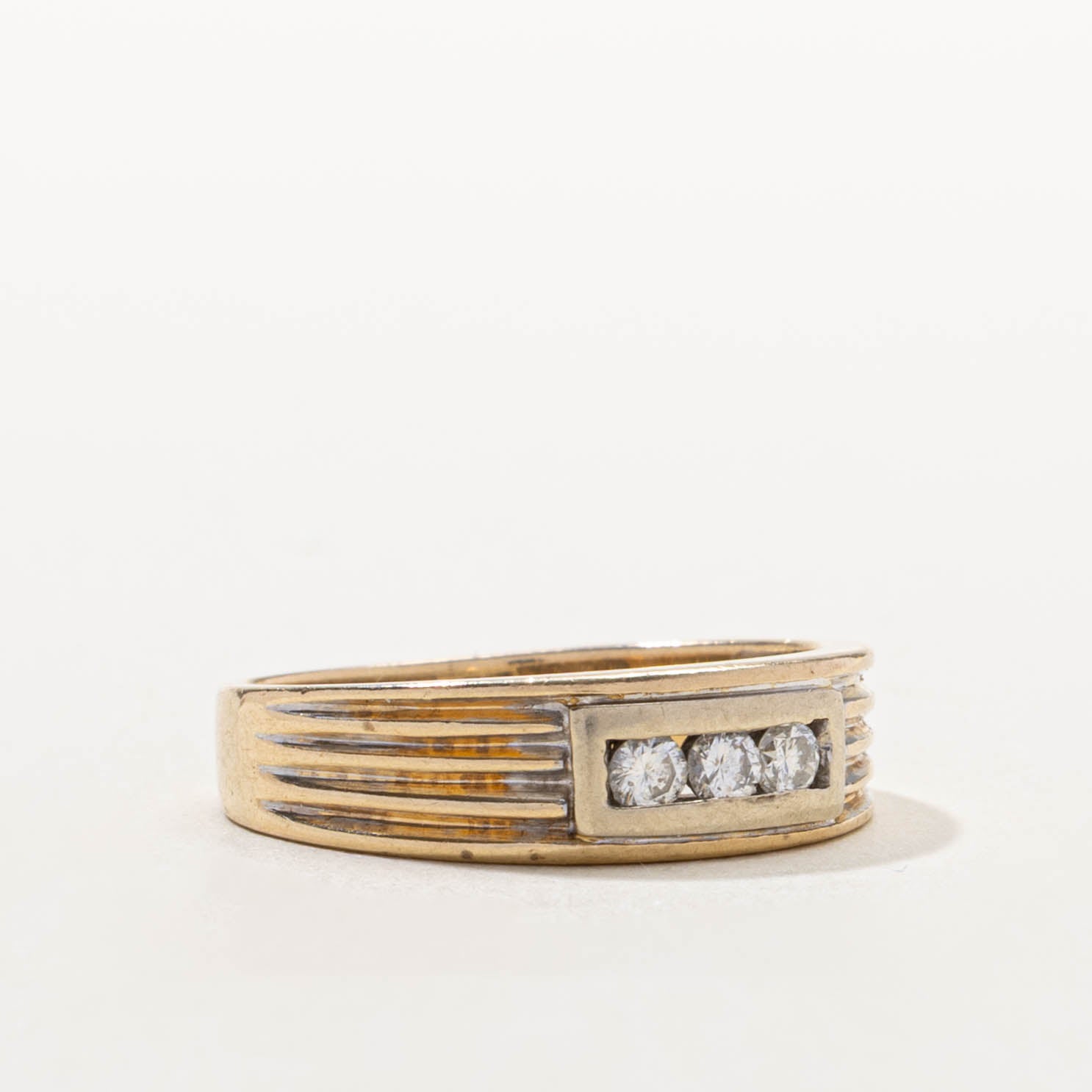 14k Three Stone Diamond Grooved Ring | SZ 7.25