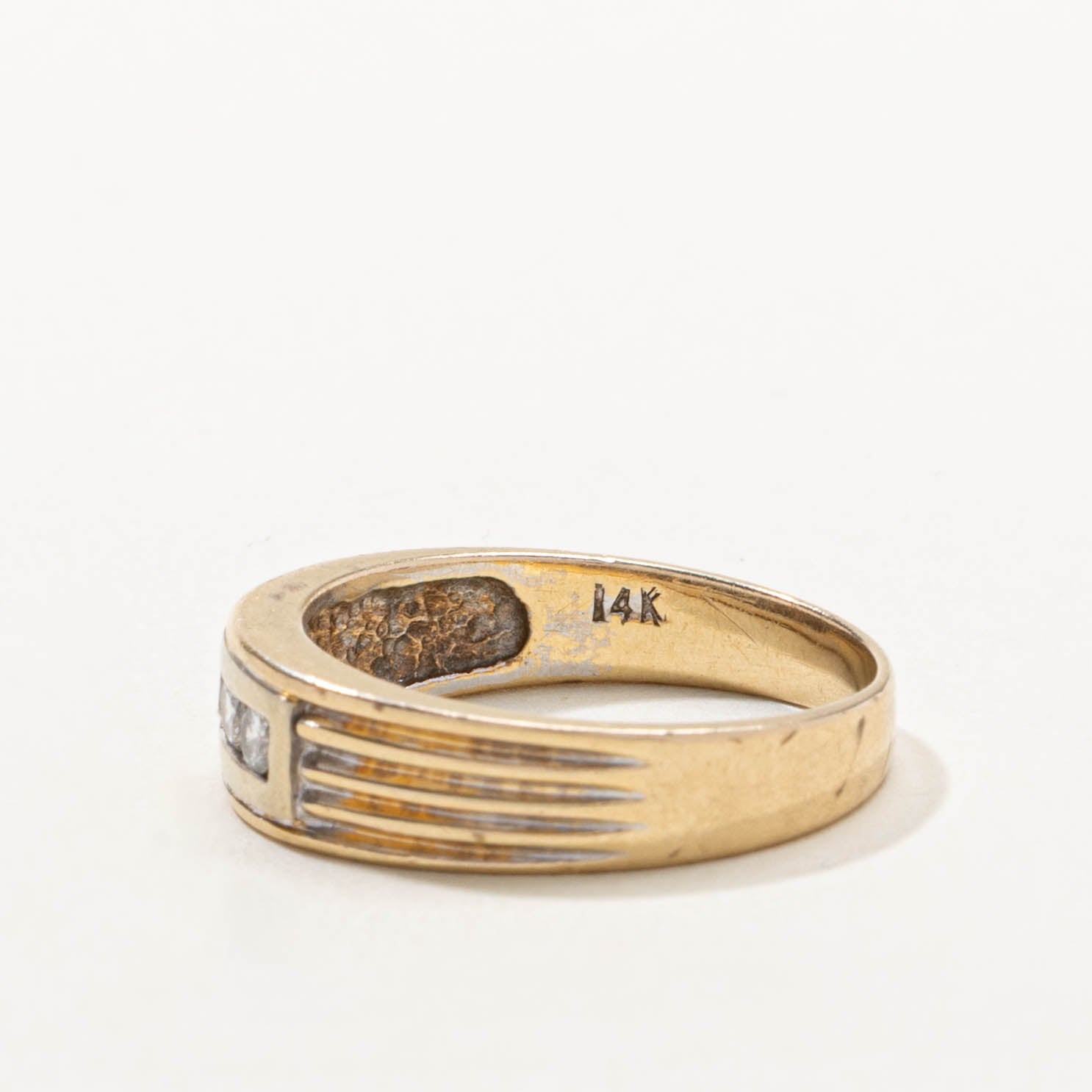 14k Three Stone Diamond Grooved Ring | SZ 7.25