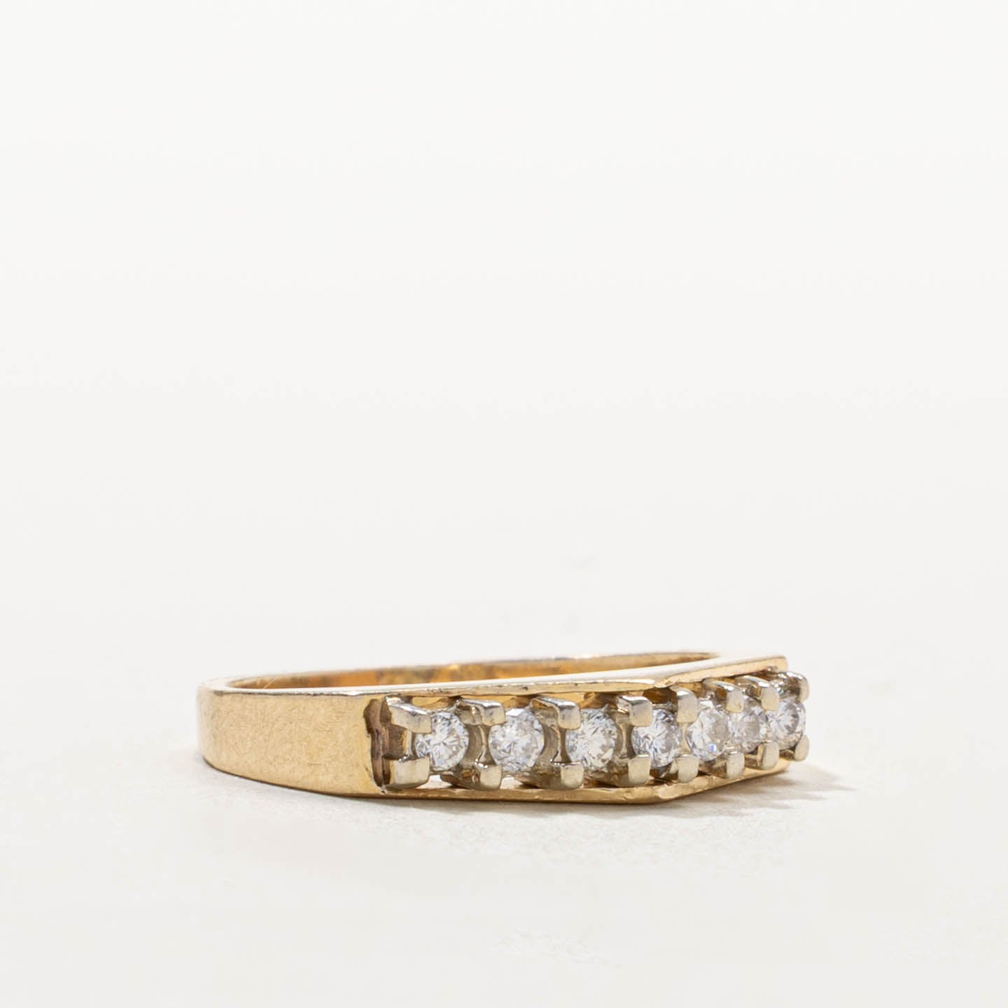 14k Round Brilliant Diamond Pointed Band | SZ 6