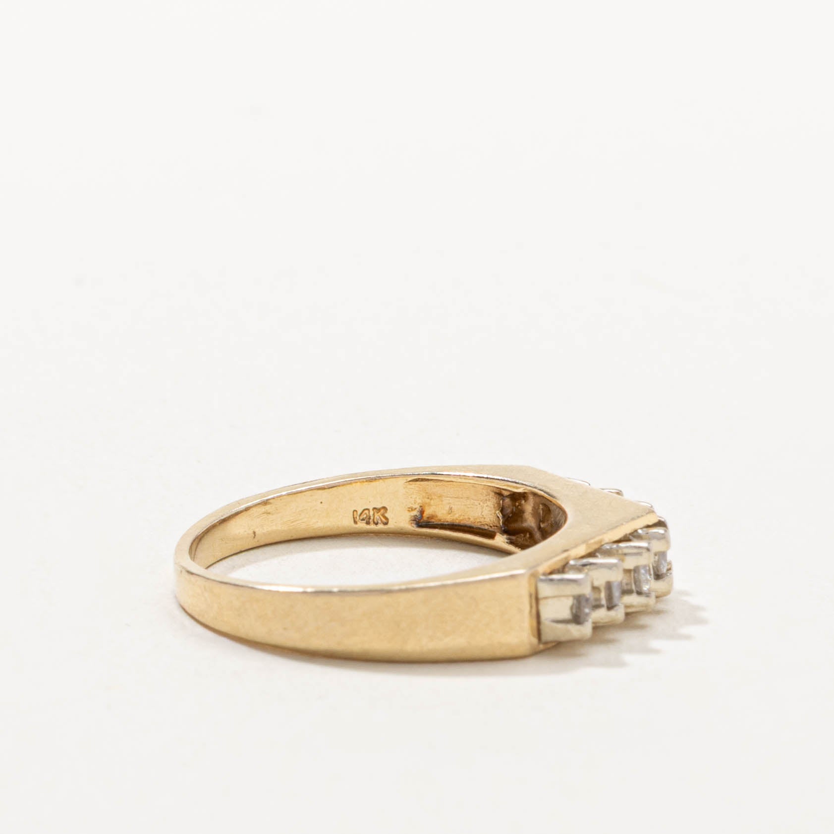 14k Round Brilliant Diamond Pointed Band | SZ 6