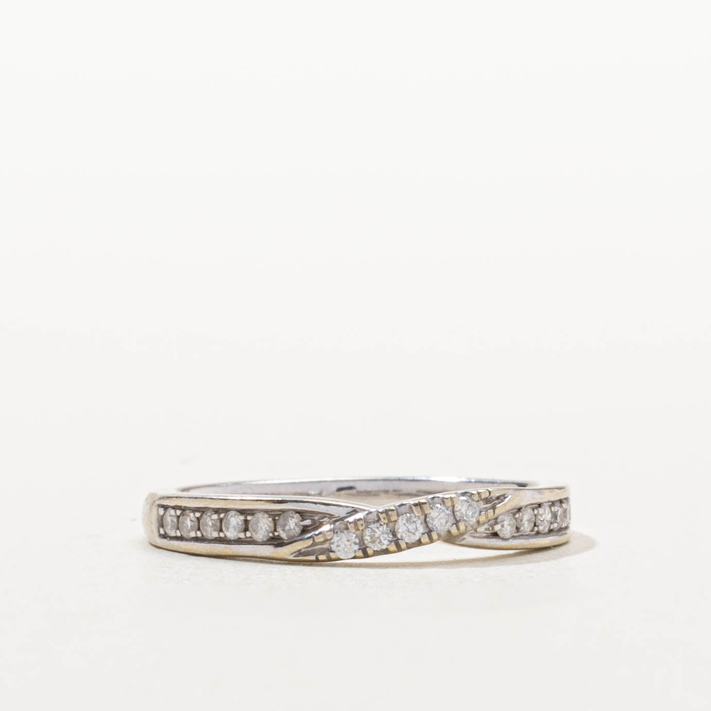 14k Diamond Crossover Band | SZ 6