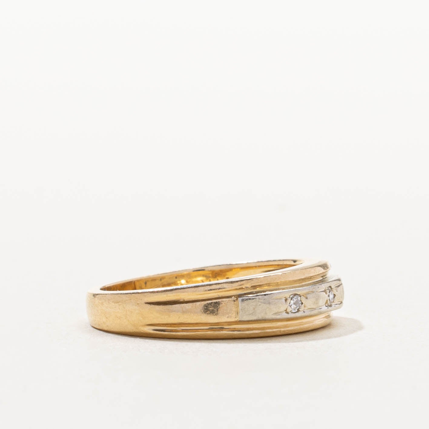 14k Two Tone Gold Three Stone Diamond Grooved Band | SZ 4