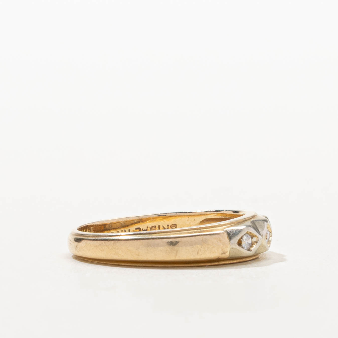 14k Three Stone Diamond Patterned Band | SZ 5.75