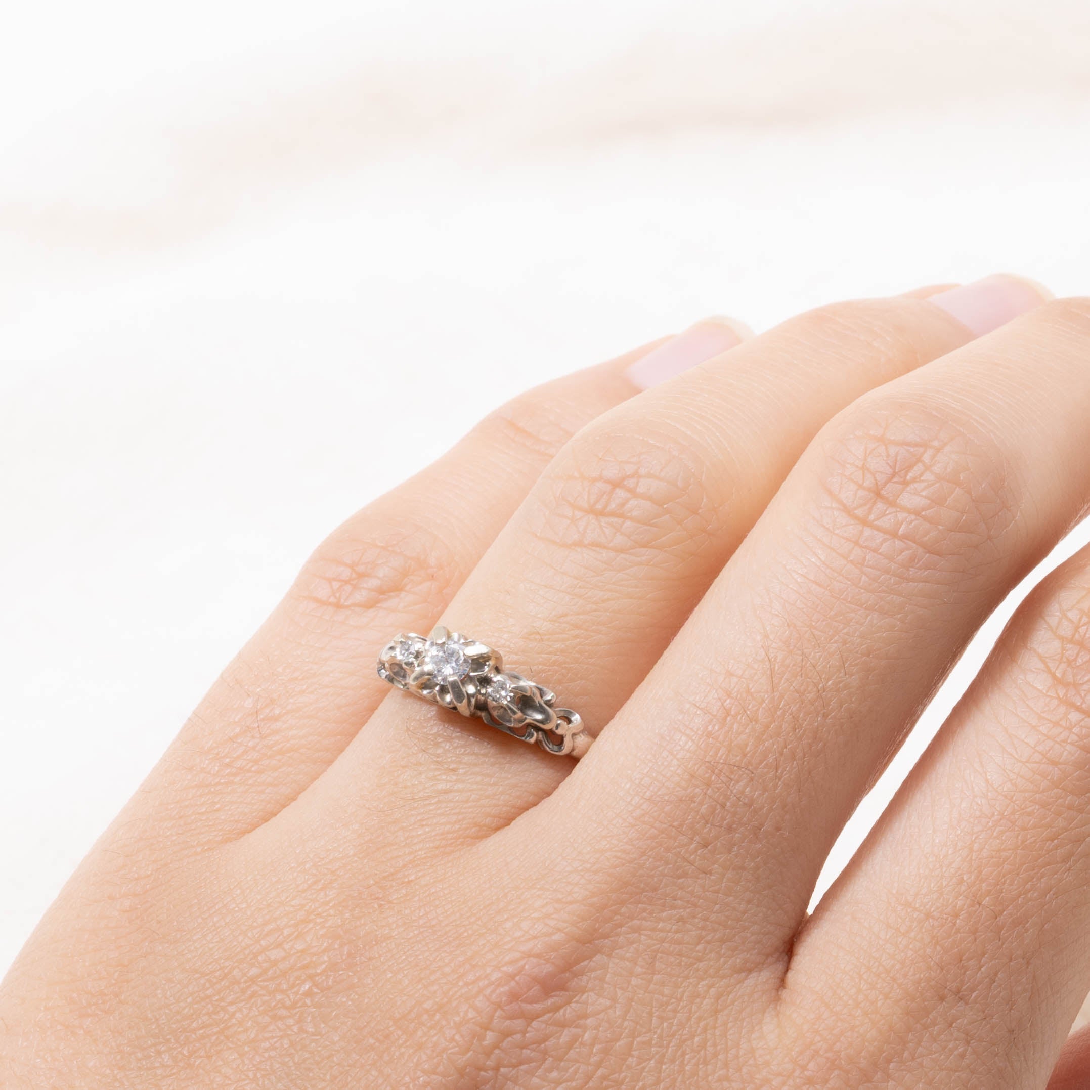 18k Illusion Set Diamond Accented Textured Ring | SZ 6