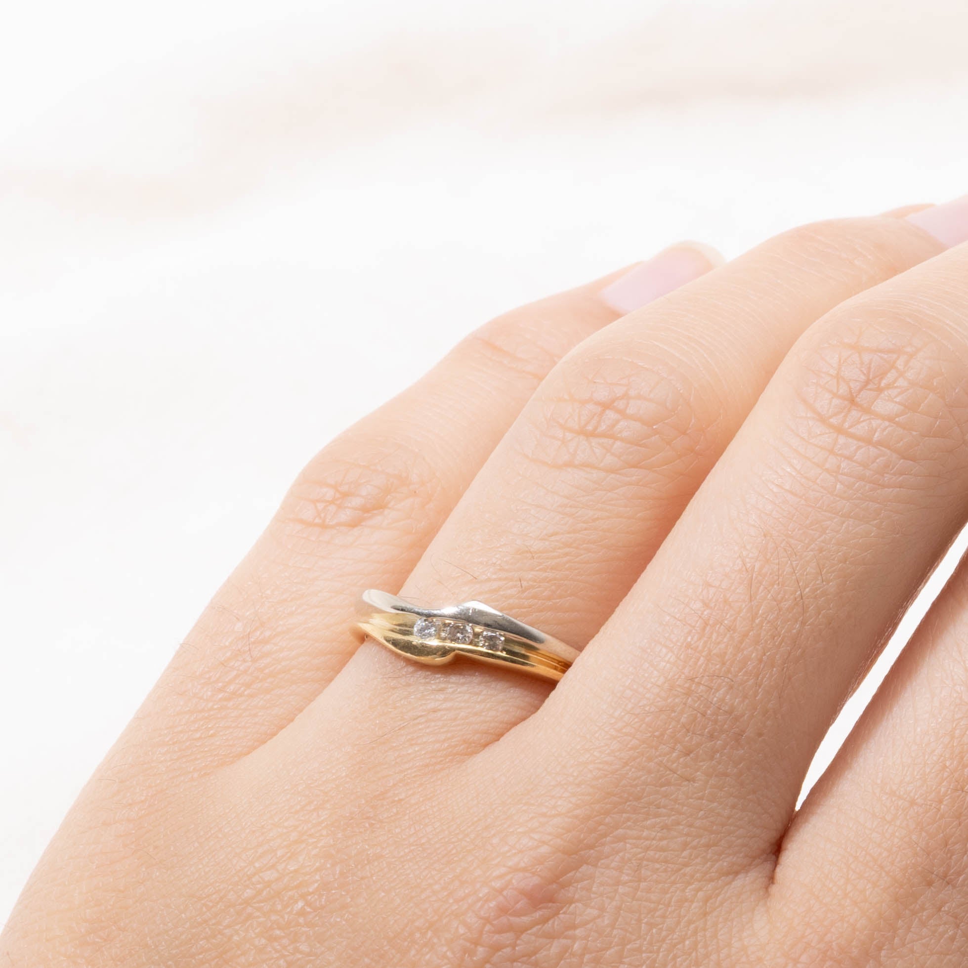18k Two-Tone Wave Diamond Grooved Ring | SZ 7.25