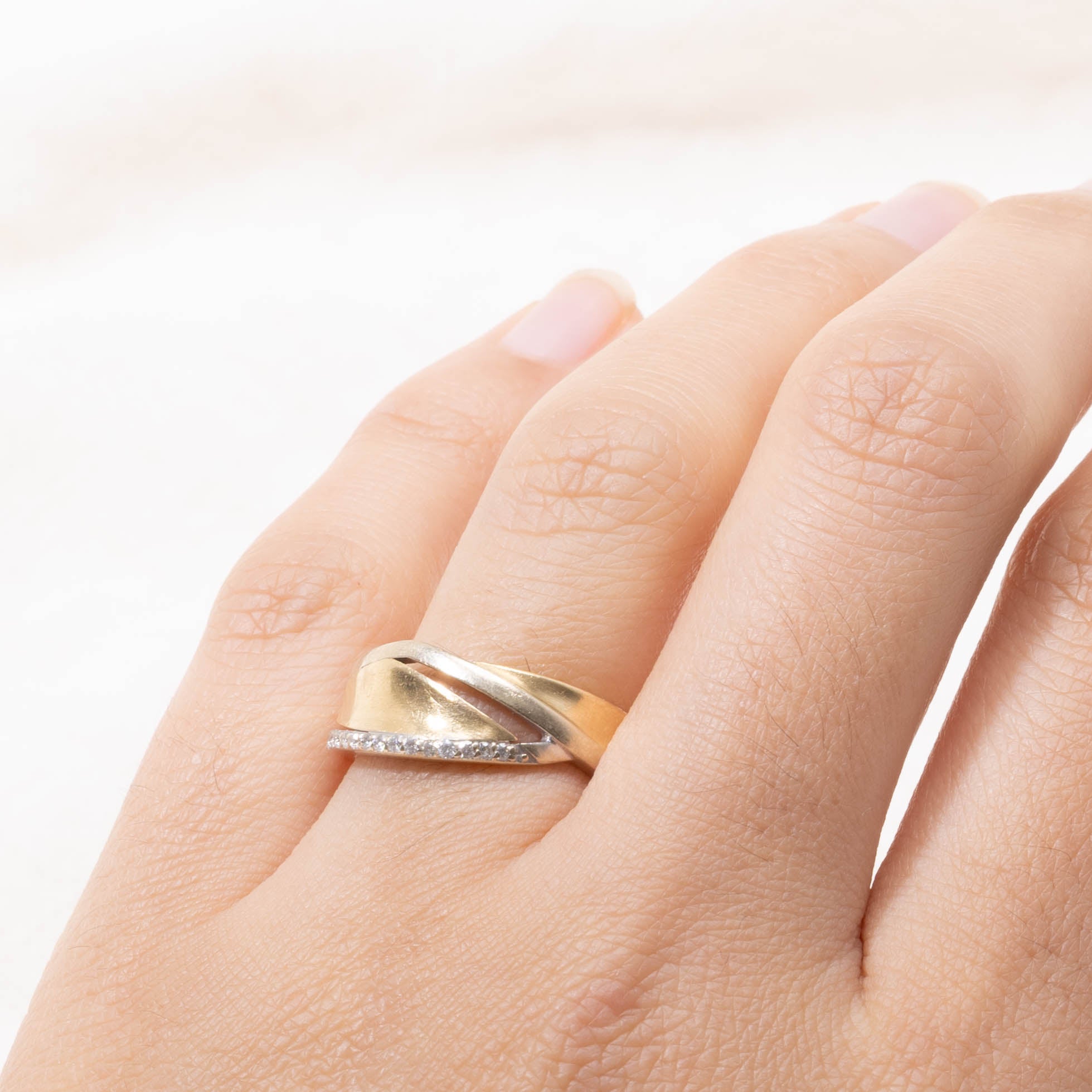 18k Diamond Accent Crossover Ring | SZ 7.25