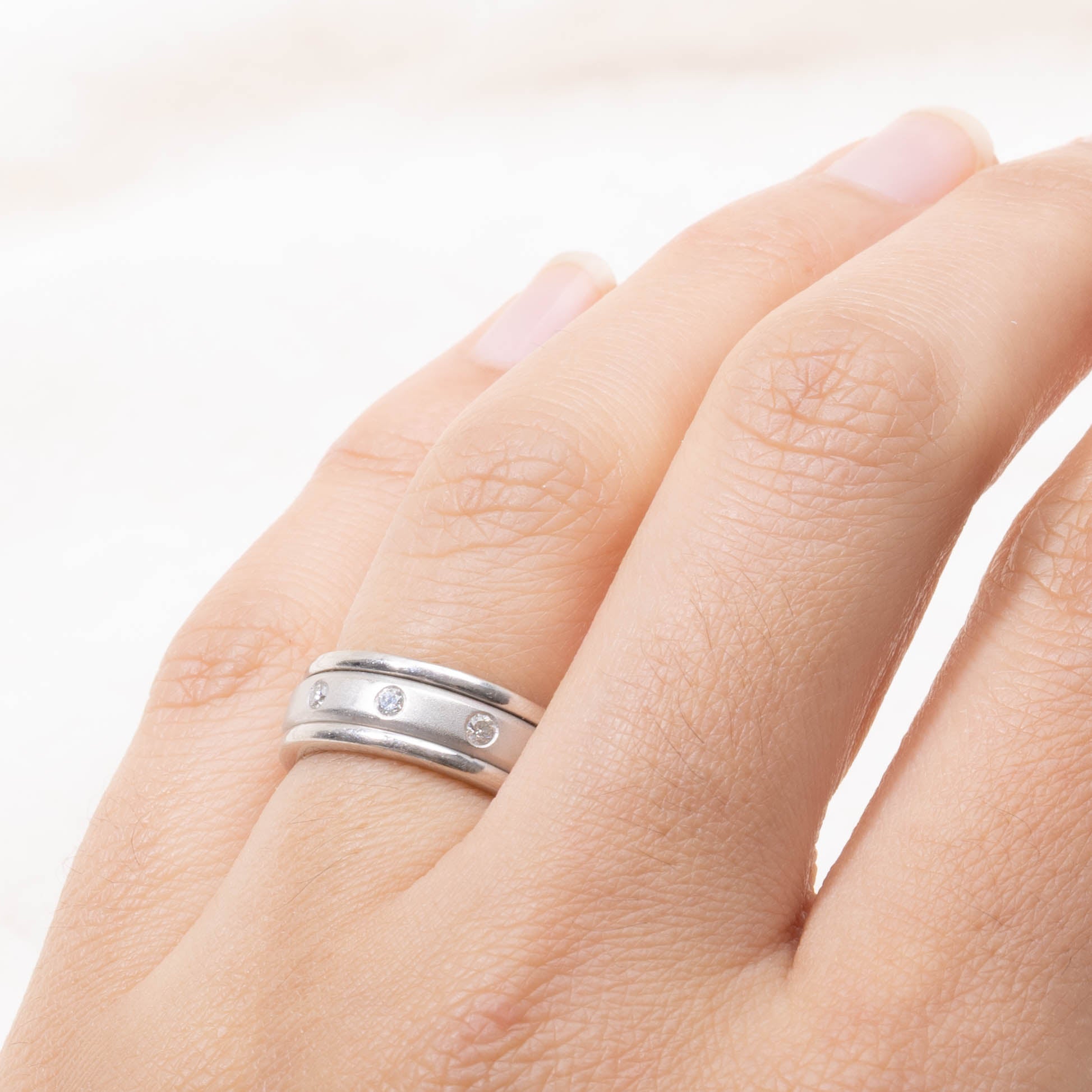 14k Three Stone Diamond Grooved Band | 6.30mm | SZ 4.75